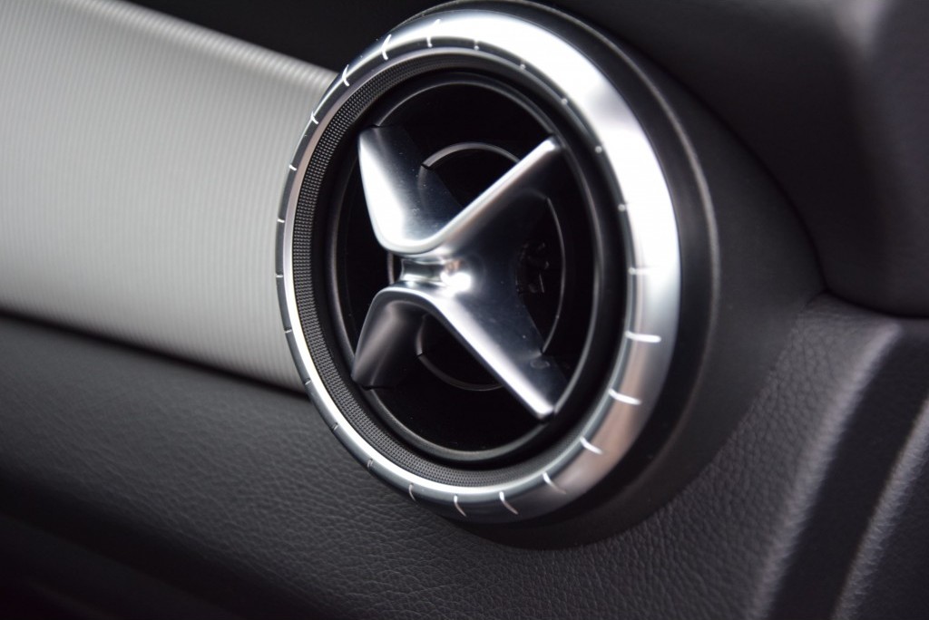 Mercedes-Benz CLA-Klasse 250 Panorama/Distronic/Leer/Com/Sound/ILS Aut7 Foto 19