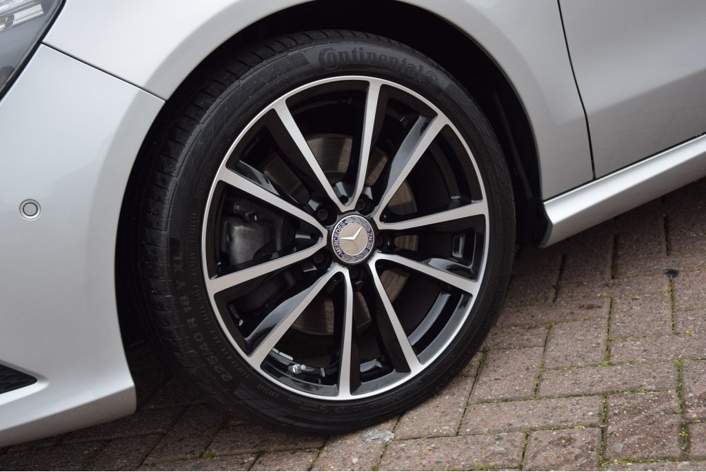 Mercedes-Benz CLA-Klasse 250 Panorama/Distronic/Leer/Com/Sound/ILS Aut7 Foto 24