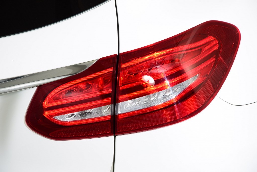 Mercedes-Benz C-Klasse 250 T AMG Night Panorama Burmeister/Com/Mem/19" Aut7 Foto 24