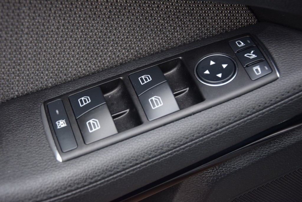 Mercedes-Benz E-Klasse 220 Cdi Avantgarde COMAND/ILS Aut7 Foto 12