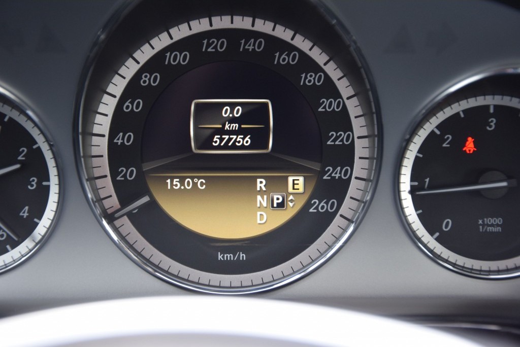 Mercedes-Benz E-Klasse 220 Cdi Avantgarde COMAND/ILS Aut7 Foto 9