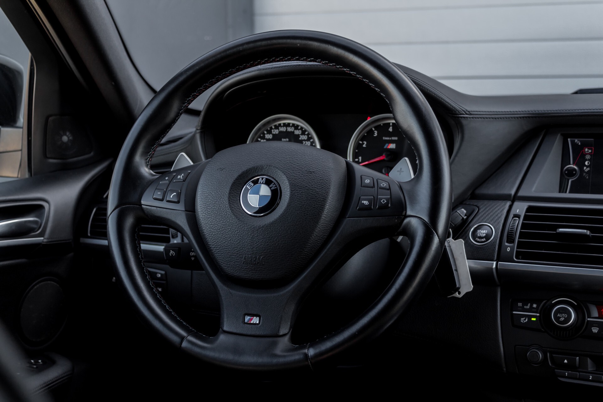 BMW X6 4.4i M Pano/Adaptive Drive/HUD/Keyless/360camera/TV/Drivers Pack/Entertainment/Shadowline Aut6 Foto 9