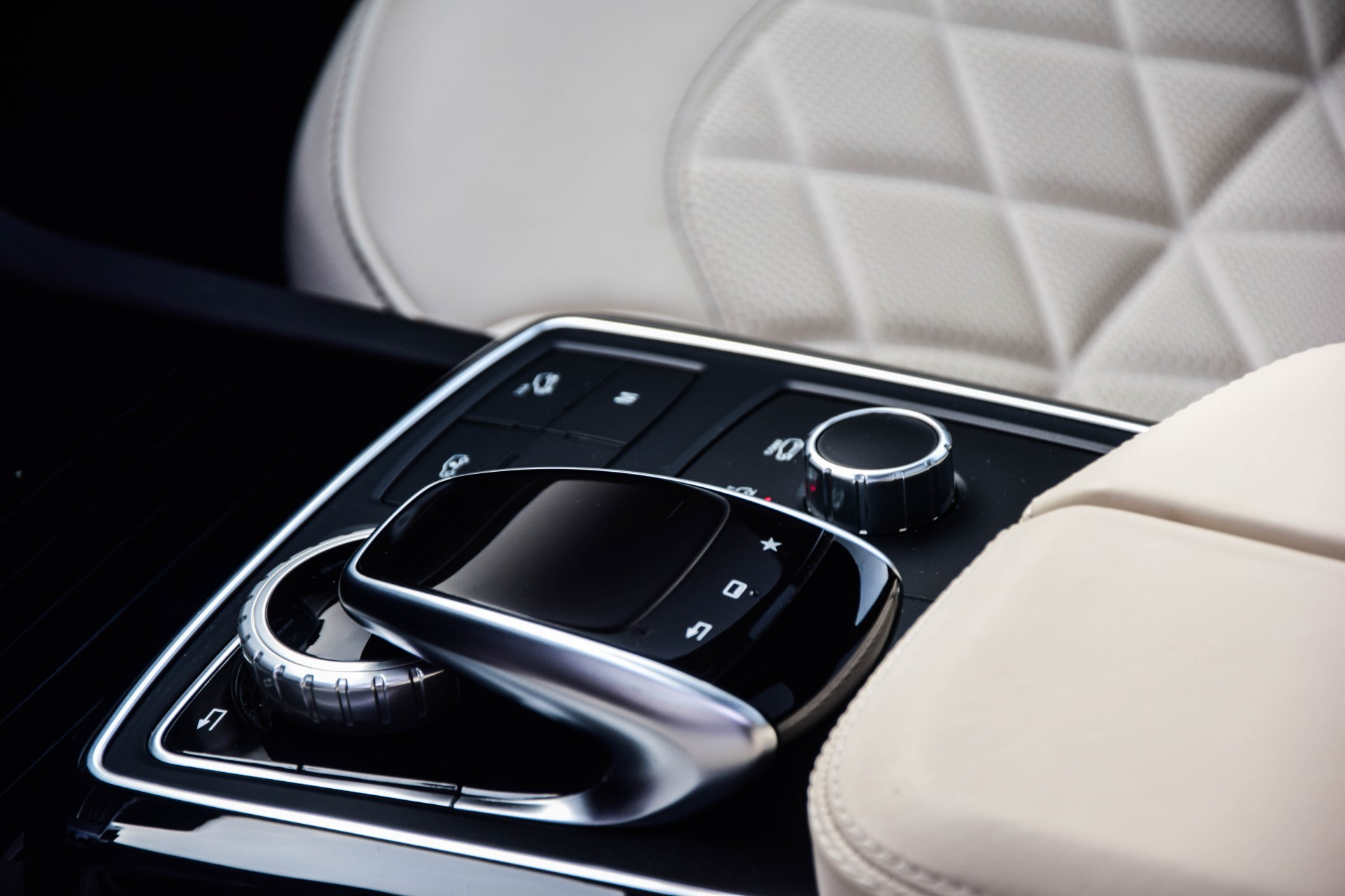 Mercedes-Benz GLE-Klasse Coupé 350d 4-Matic AMG Designo/Carbon/Distronic/Harman-Kardon/Massage/Keyless Aut9 Foto 16