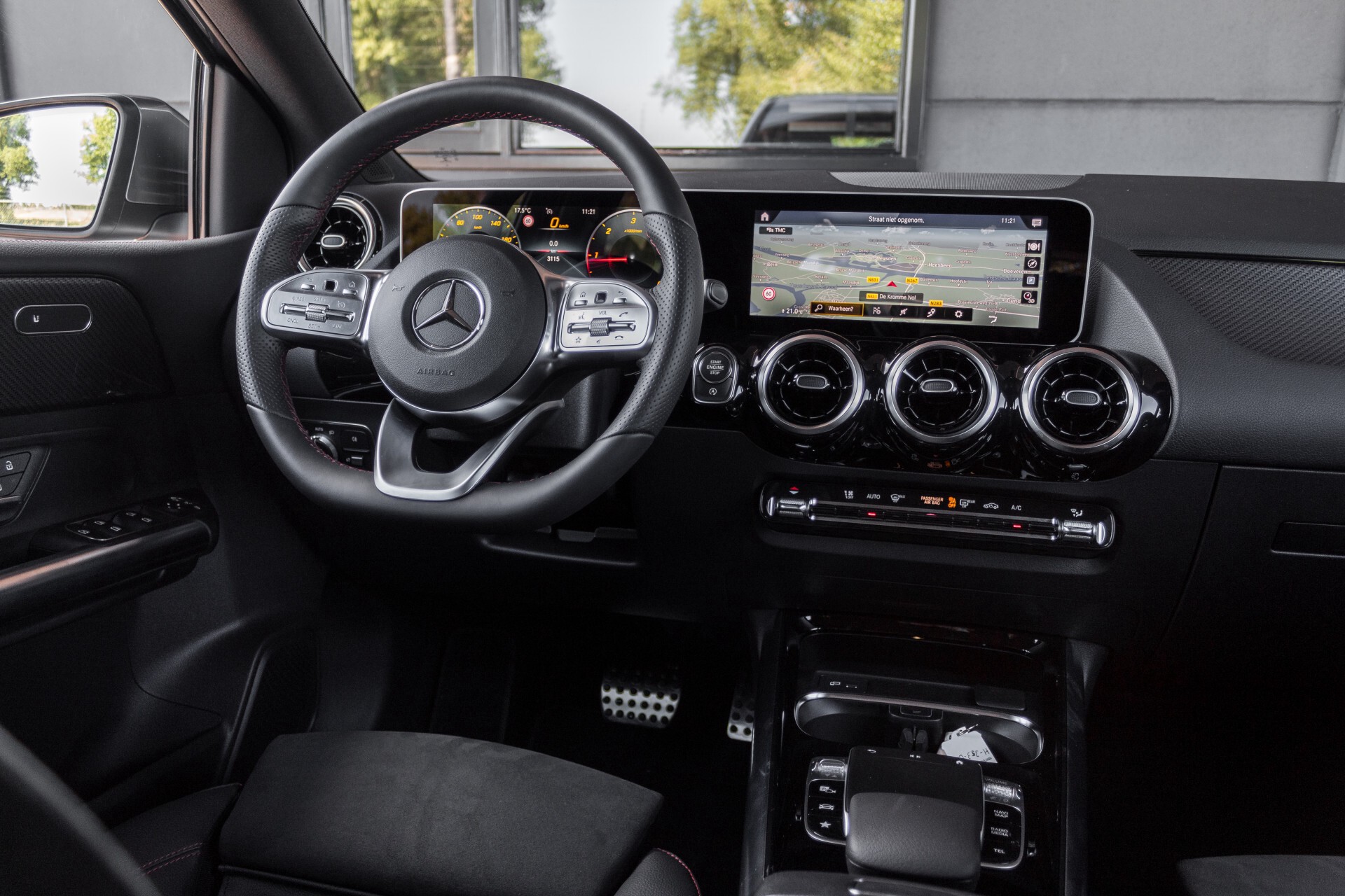 Mercedes-Benz B-Klasse 180d AMG Widescreen/M-bux/LED/19" Aut7 Foto 7