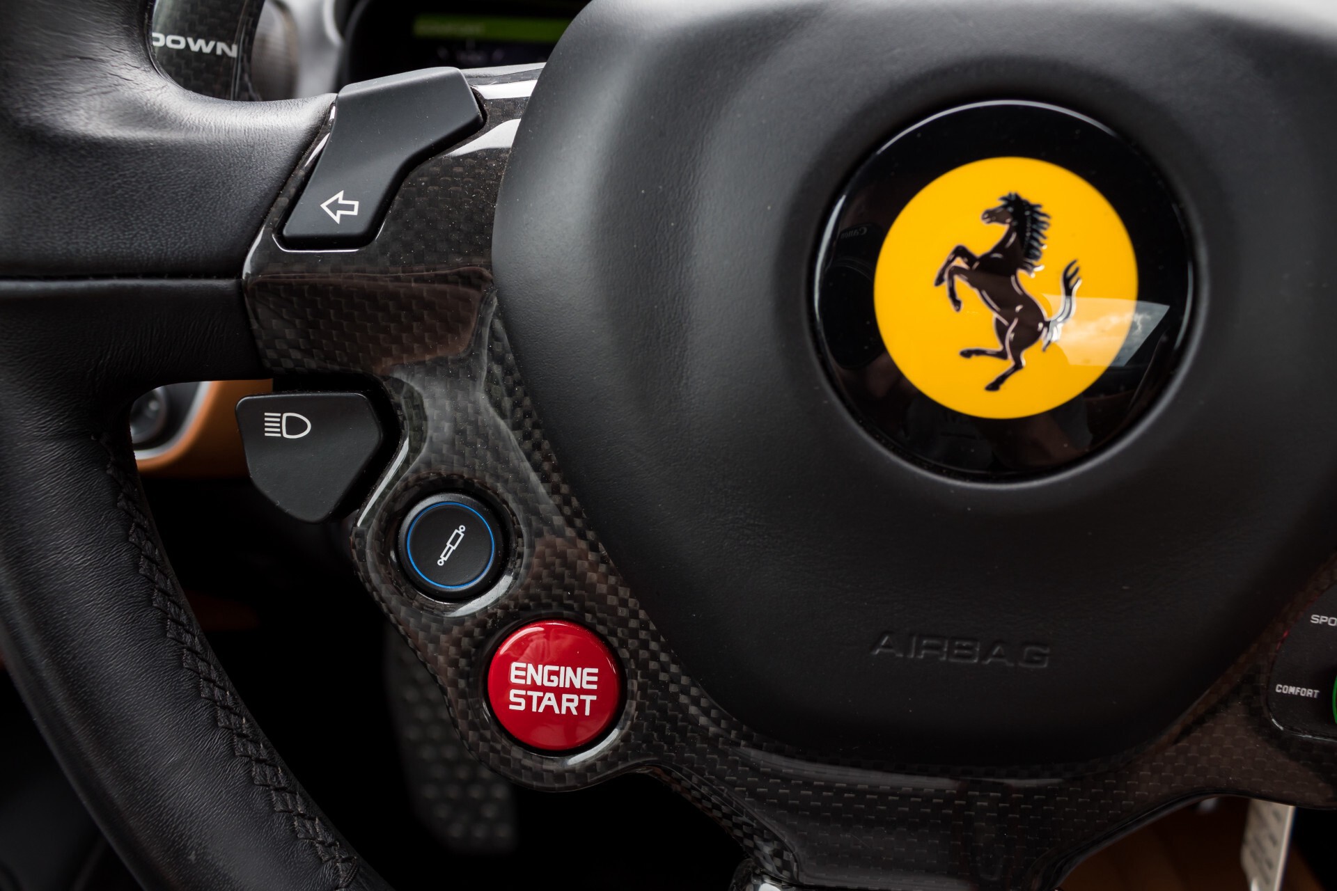 Ferrari California 3.9 T Full Carbon Nieuwprijs: €284081 Foto 9