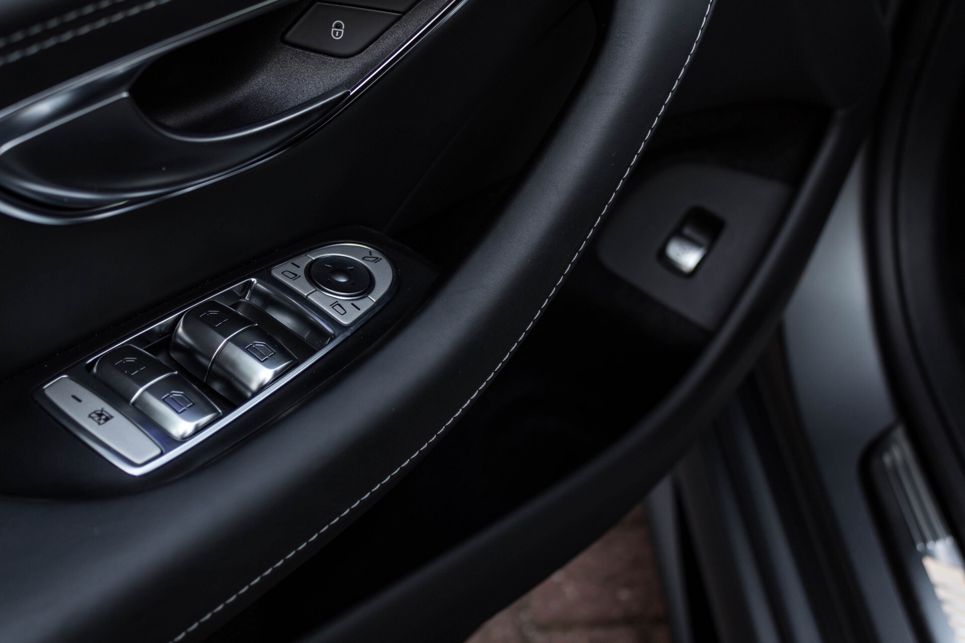 Mercedes-Benz AMG GT 4-Door Coupe 63 S 4+ Ceramic/Designo/Carbon/Burmester 3D/TV/Massage Aut9 Foto 45
