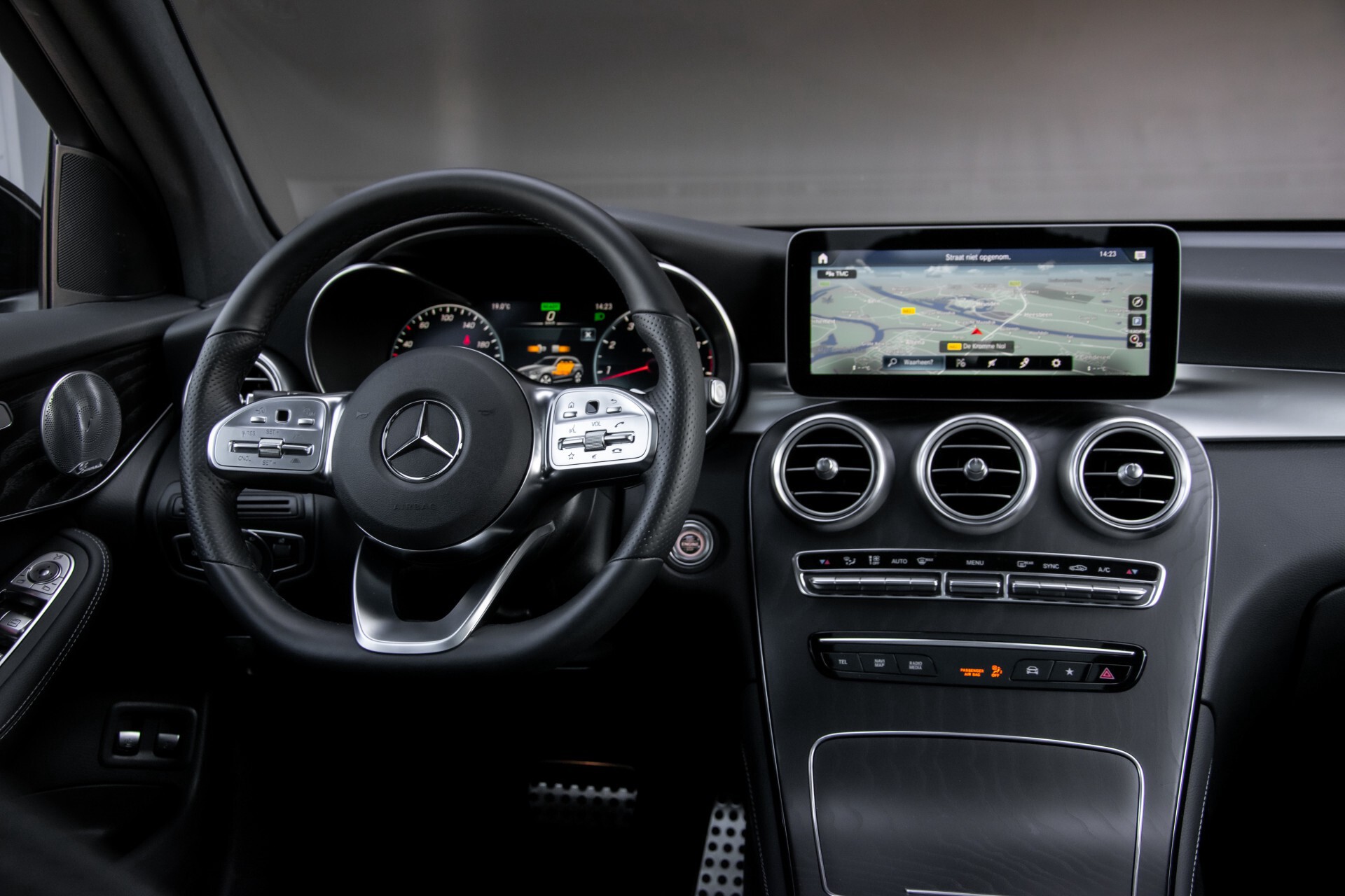 Mercedes-Benz GLC 200 4-M AMG Panorama/Distronic Pro/Mbux/Burmester/Trekhaak/Camera Aut9 Foto 6