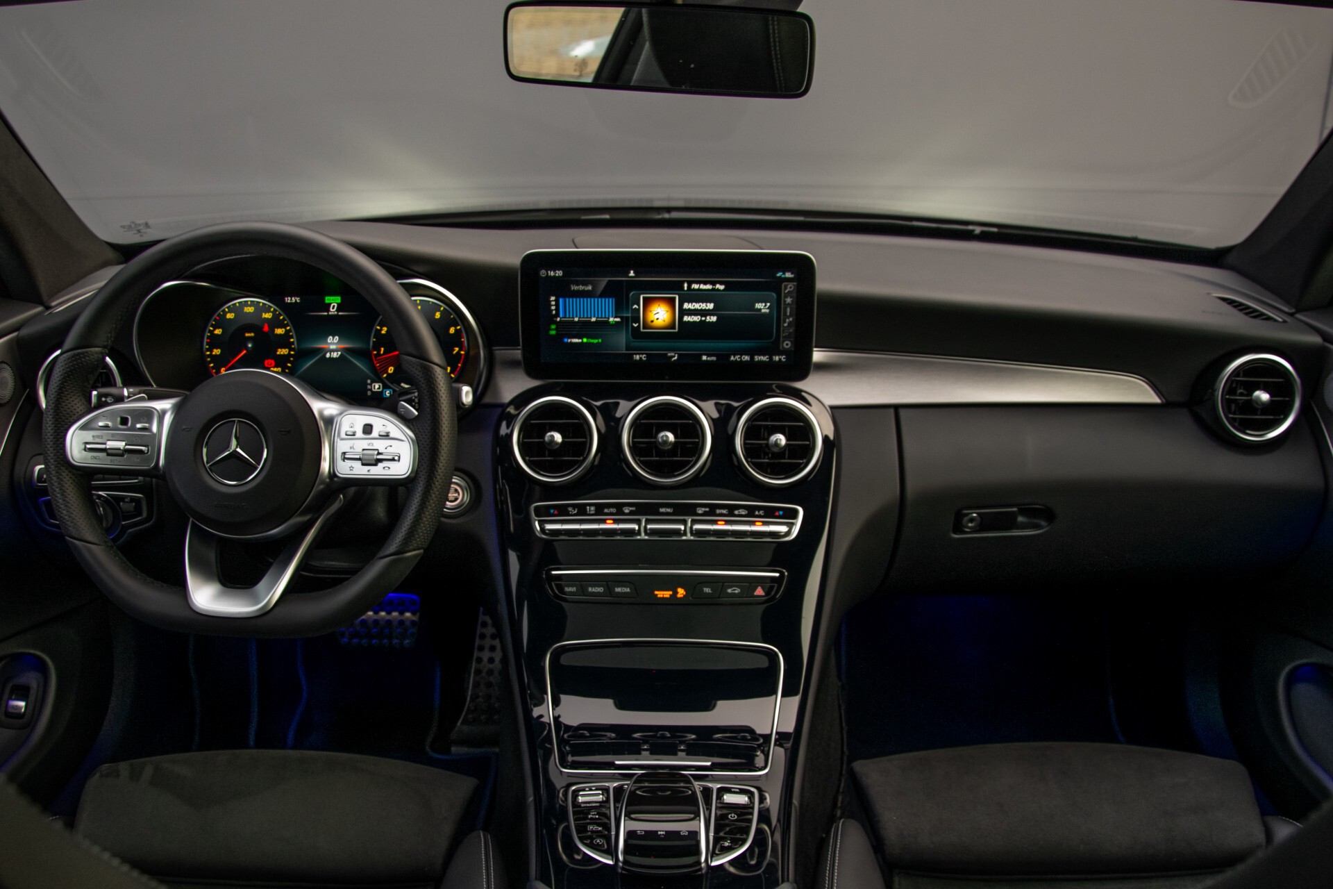 Mercedes-Benz C-Klasse Coupé 300 AMG Night Panorama Burmester/Assistentiepakket/Memory/MBUX/Camera Aut9 Foto 6