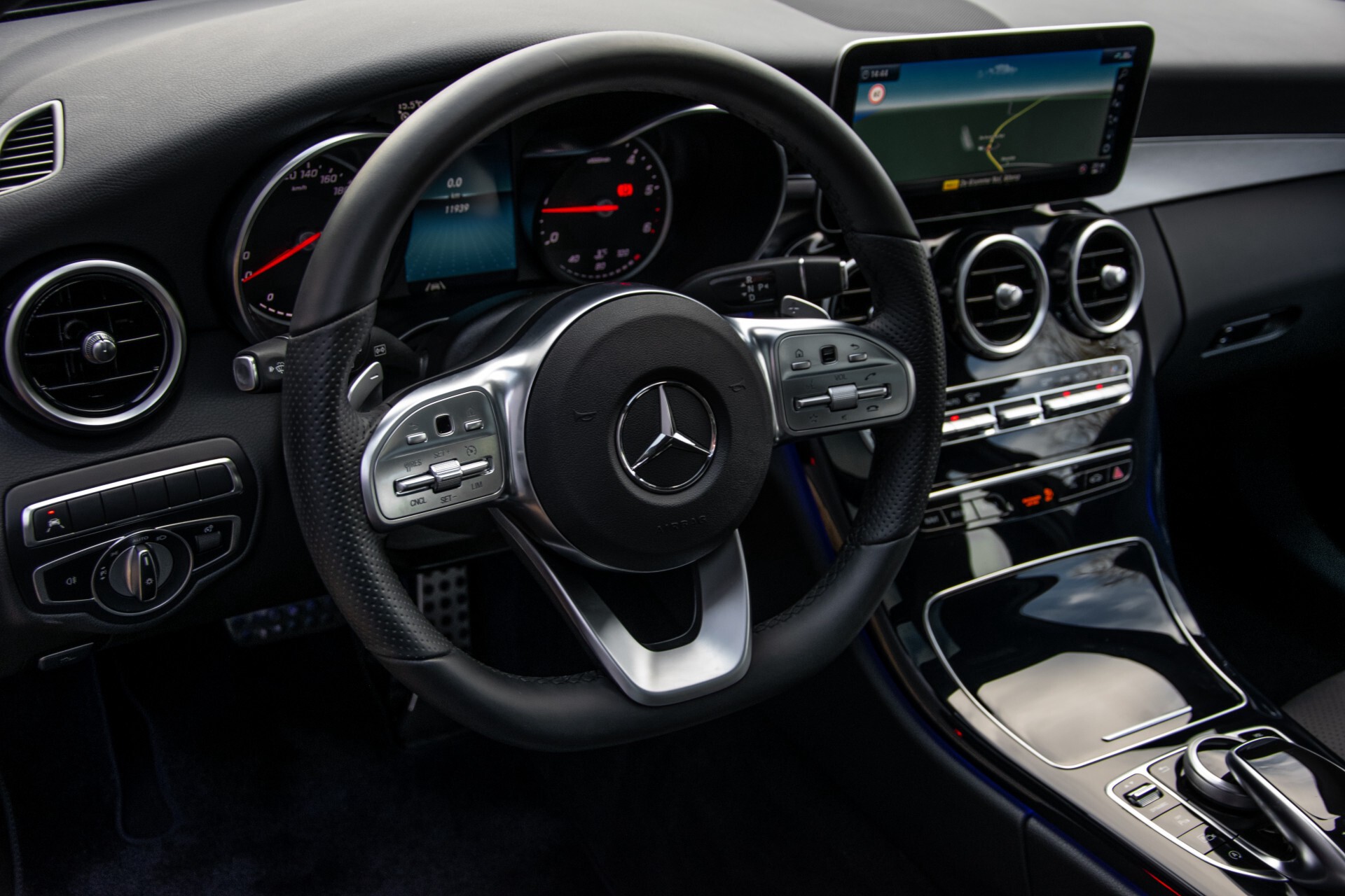 Mercedes-Benz C-Klasse Estate 220 d AMG Panorama/Assistentiepakket/Wegkl-trekhaak/DAB/Ambient/Leer/MULTIBEAM Aut9 Foto 17