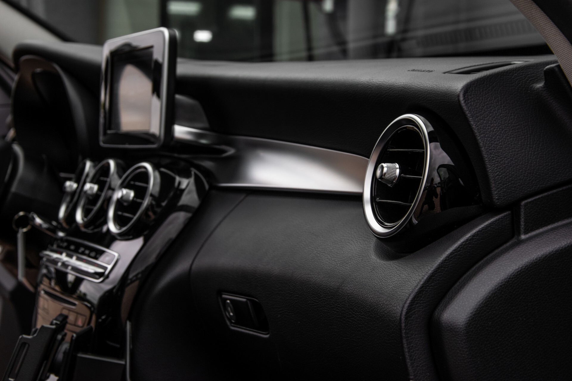Mercedes-Benz C-Klasse 180 Bluetec Lease Edition Intelligent Light System/Cruise Control/Navi Foto 14