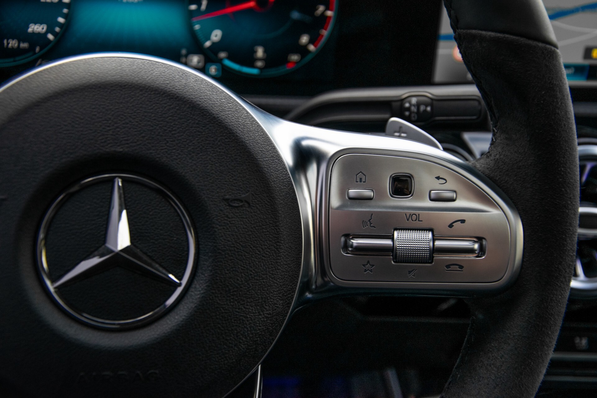 Mercedes-Benz A-Klasse 250 4-M AMG Panorama/Keyless-Entry/MBUX/HUD/Burmester/360/Multibeam LED Aut7 Foto 16