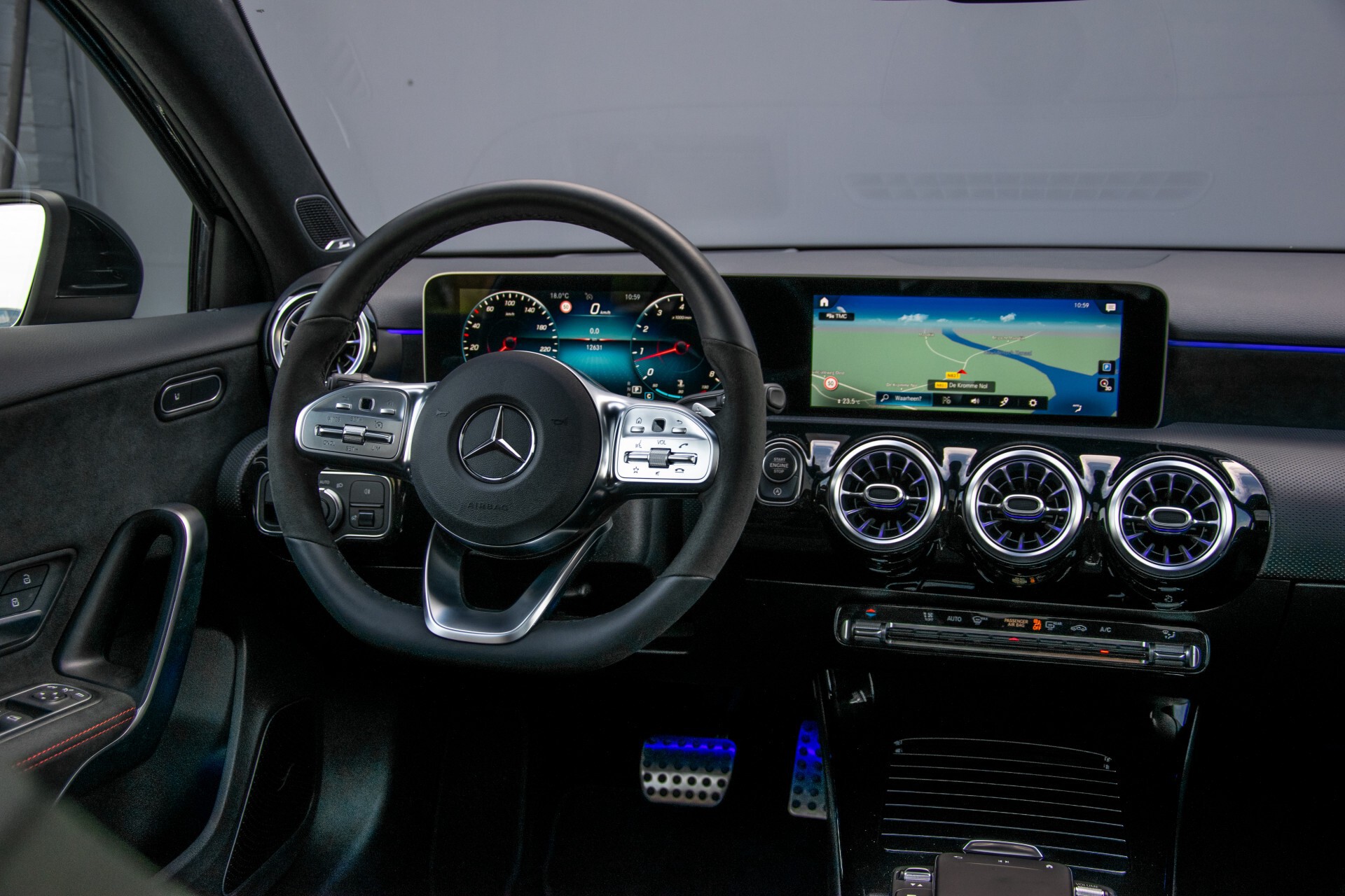 Mercedes-Benz A-Klasse 250 4-M AMG Panorama/Keyless-Entry/MBUX/HUD/Burmester/360/Multibeam LED Aut7 Foto 7