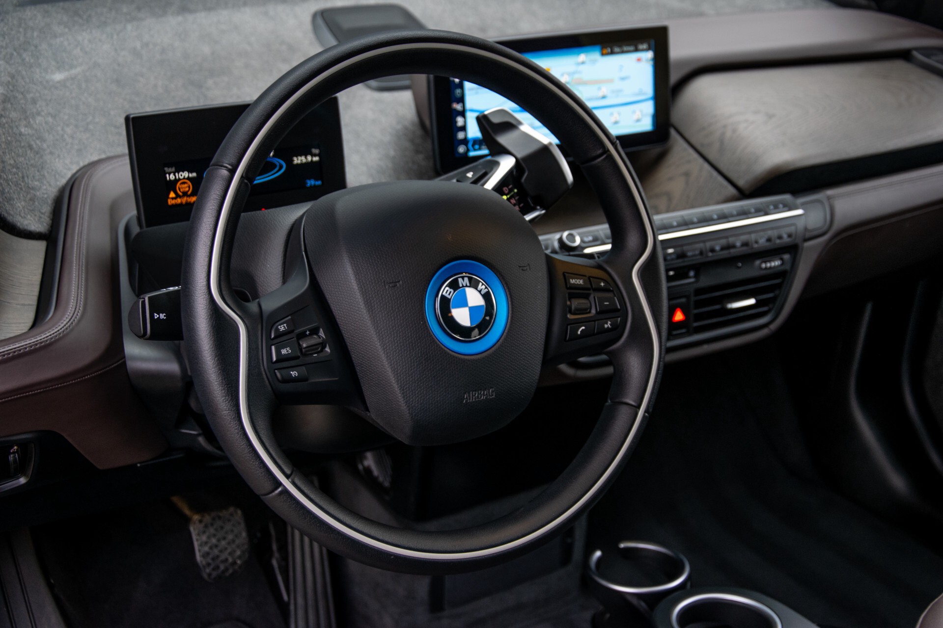 BMW i3 S Executive Edition 120Ah 42 kWh NP€55689/Panorama/20"/Verw-stln/Keyless Foto 15