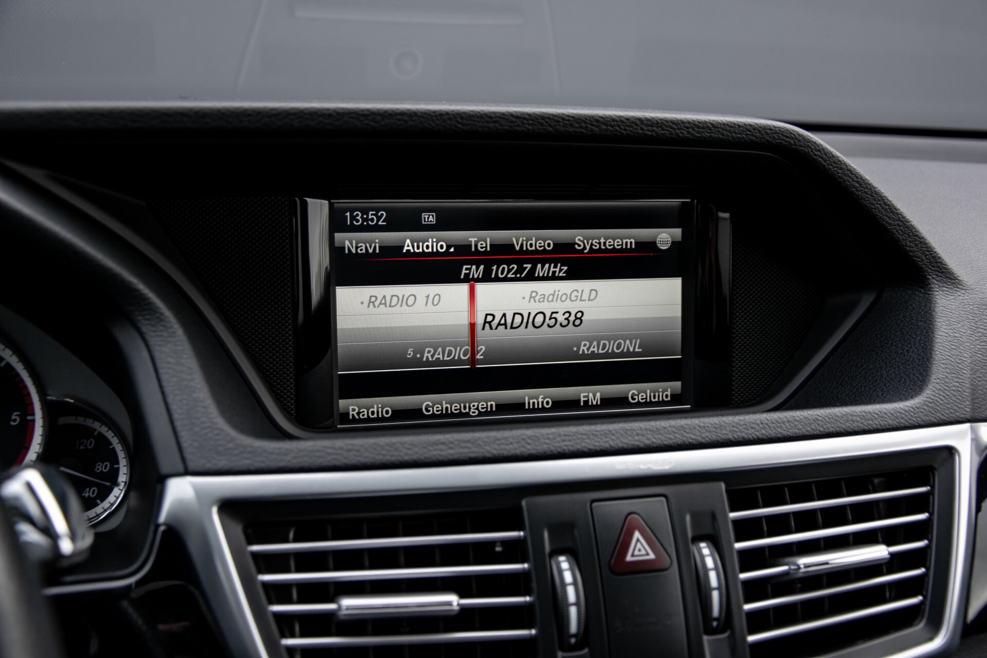 Mercedes-Benz E-Klasse 350 Cdi AMG Distronic/Keyless/Panorama/Comand/Sound/Mem/19" Aut7 Foto 17