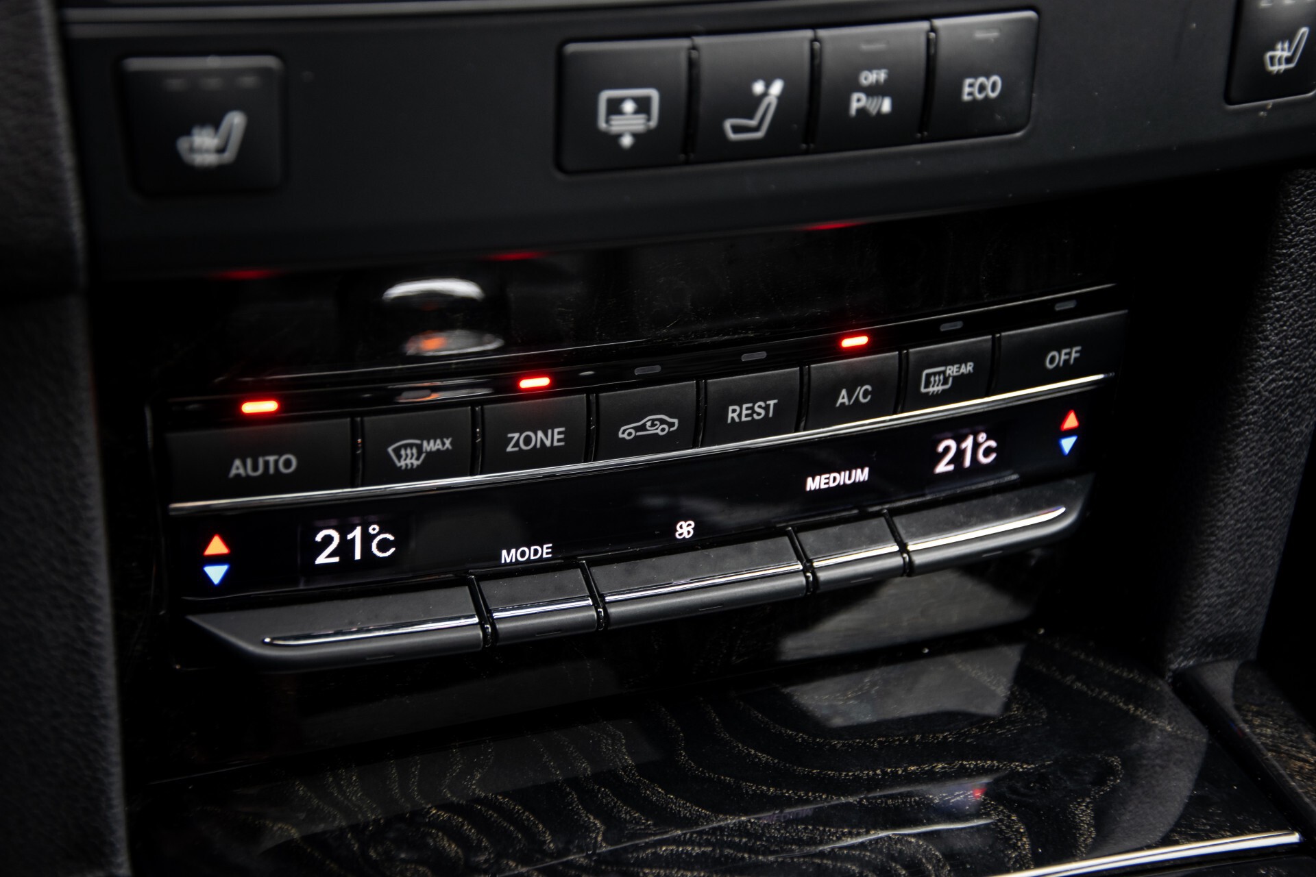 Mercedes-Benz E-Klasse 350 Cdi AMG Distronic/Keyless/Panorama/Comand/Sound/Mem/19" Aut7 Foto 24