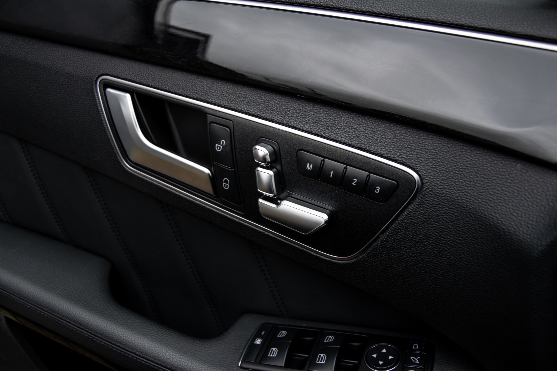Mercedes-Benz E-Klasse 350 Cdi AMG Distronic/Keyless/Panorama/Comand/Sound/Mem/19" Aut7 Foto 35