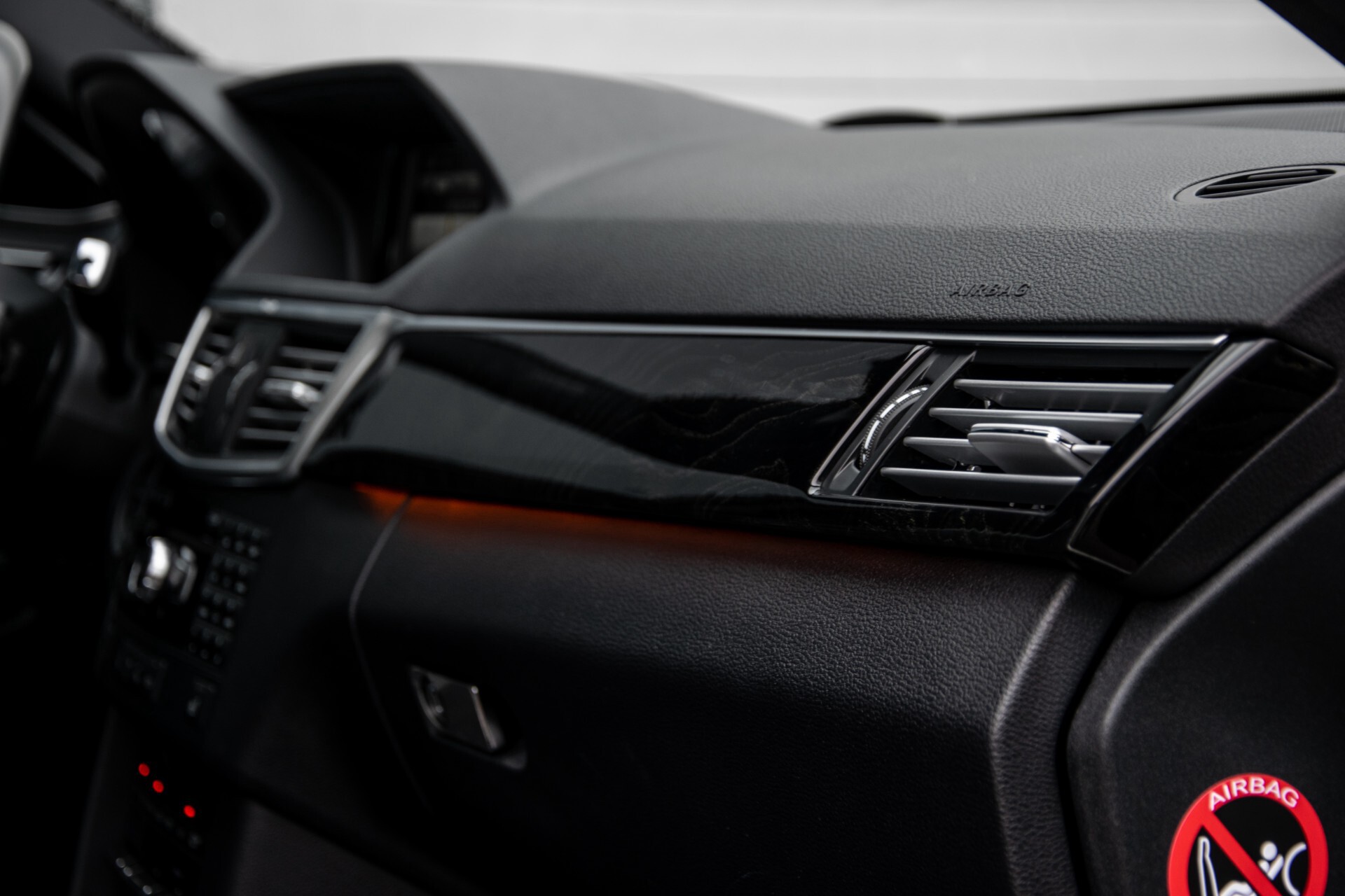 Mercedes-Benz E-Klasse 350 Cdi AMG Distronic/Keyless/Panorama/Comand/Sound/Mem/19" Aut7 Foto 36