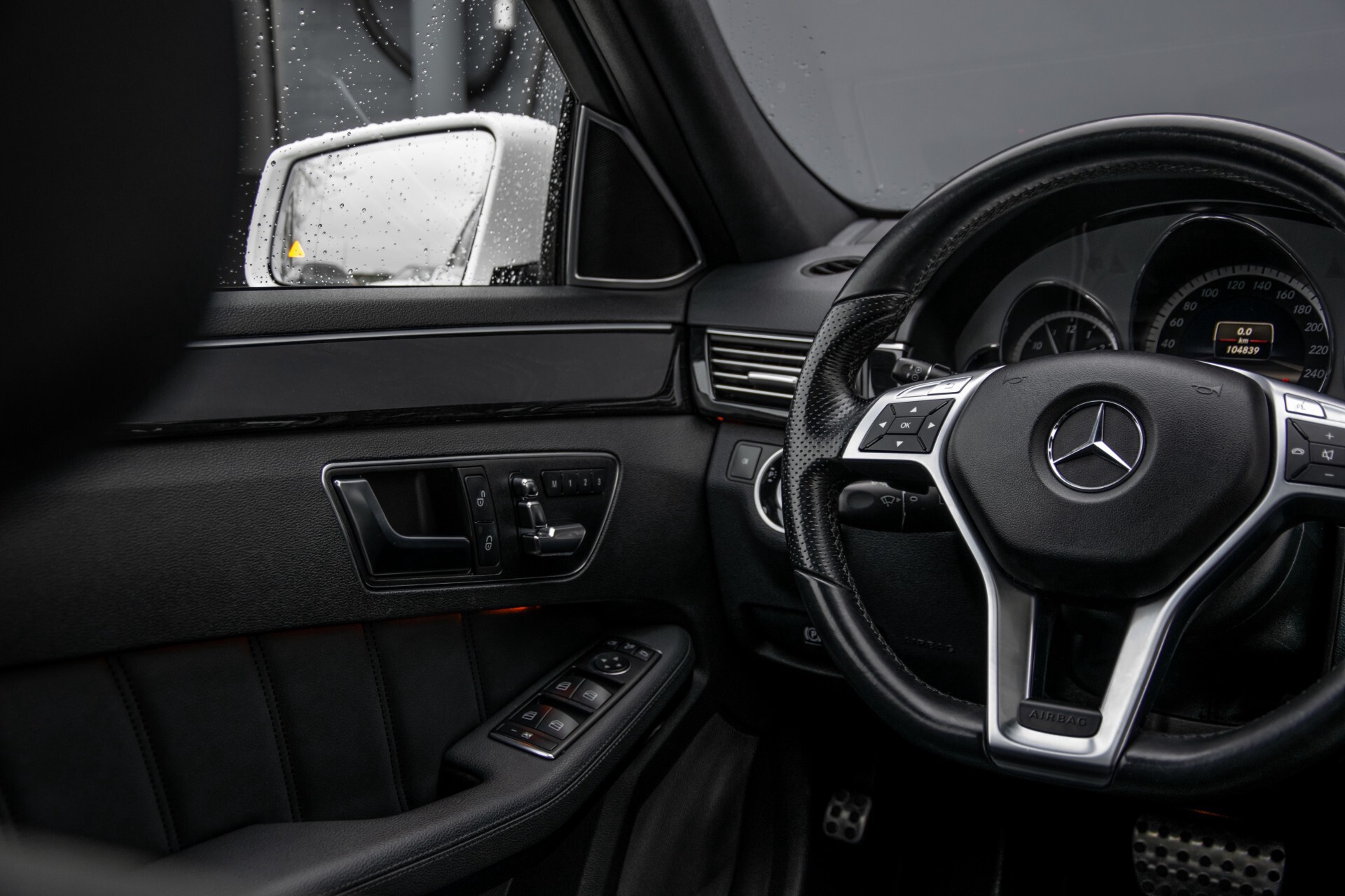 Mercedes-Benz E-Klasse 350 Cdi AMG Distronic/Keyless/Panorama/Comand/Sound/Mem/19" Aut7 Foto 37