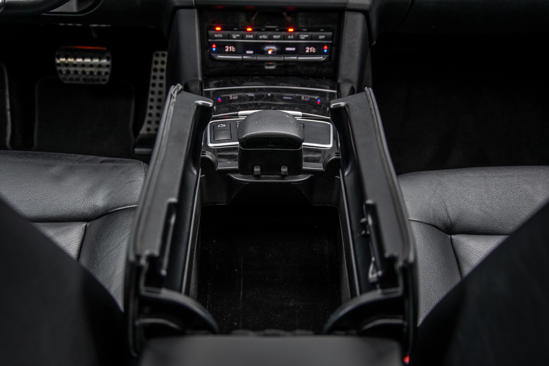 Mercedes-Benz E-Klasse 350 Cdi AMG Distronic/Keyless/Panorama/Comand/Sound/Mem/19" Aut7 Foto 39