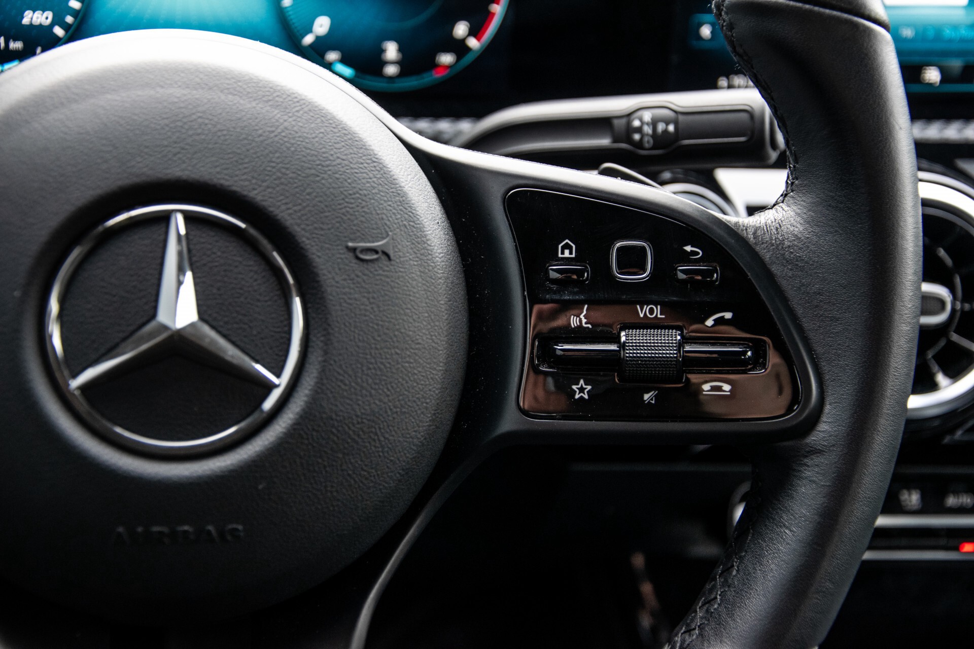 Mercedes-Benz A-Klasse 180 d Style MBUX/Camera/Stoelverwarming/LED Aut7 Foto 15