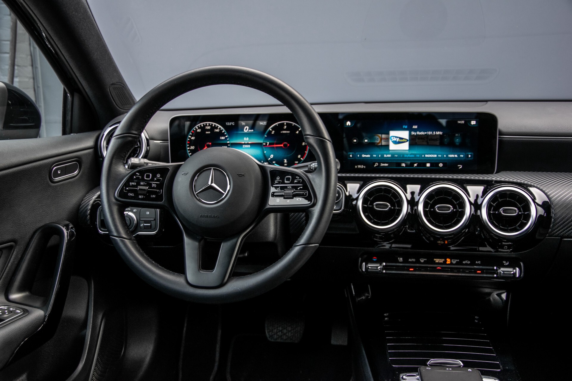 Mercedes-Benz A-Klasse 180 d Style MBUX/Camera/Stoelverwarming/LED Aut7 Foto 6