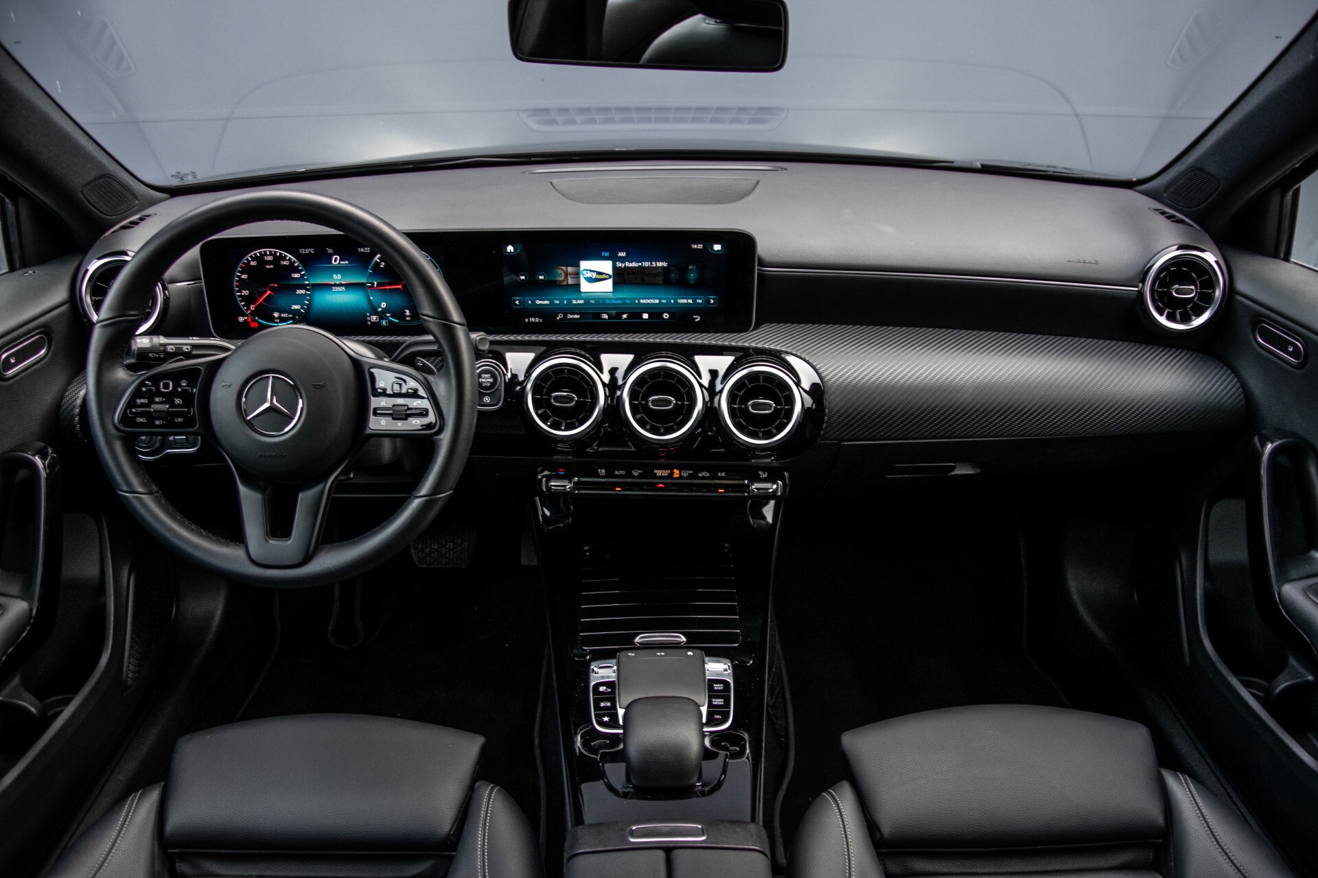 Mercedes-Benz A-Klasse 180 d Style MBUX/Camera/Stoelverwarming/LED Aut7 Foto 7