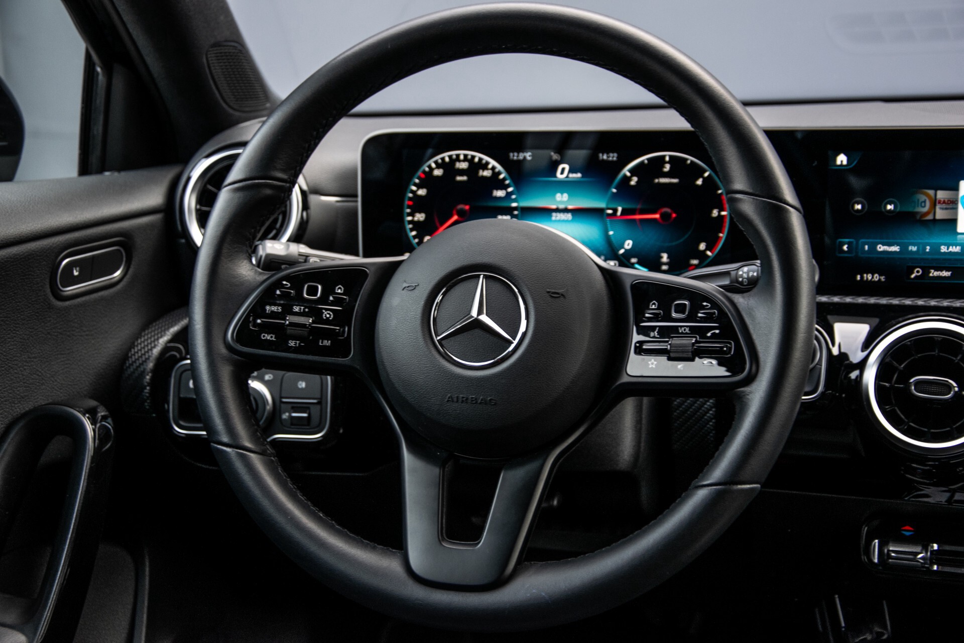Mercedes-Benz A-Klasse 180 d Style MBUX/Camera/Stoelverwarming/LED Aut7 Foto 8