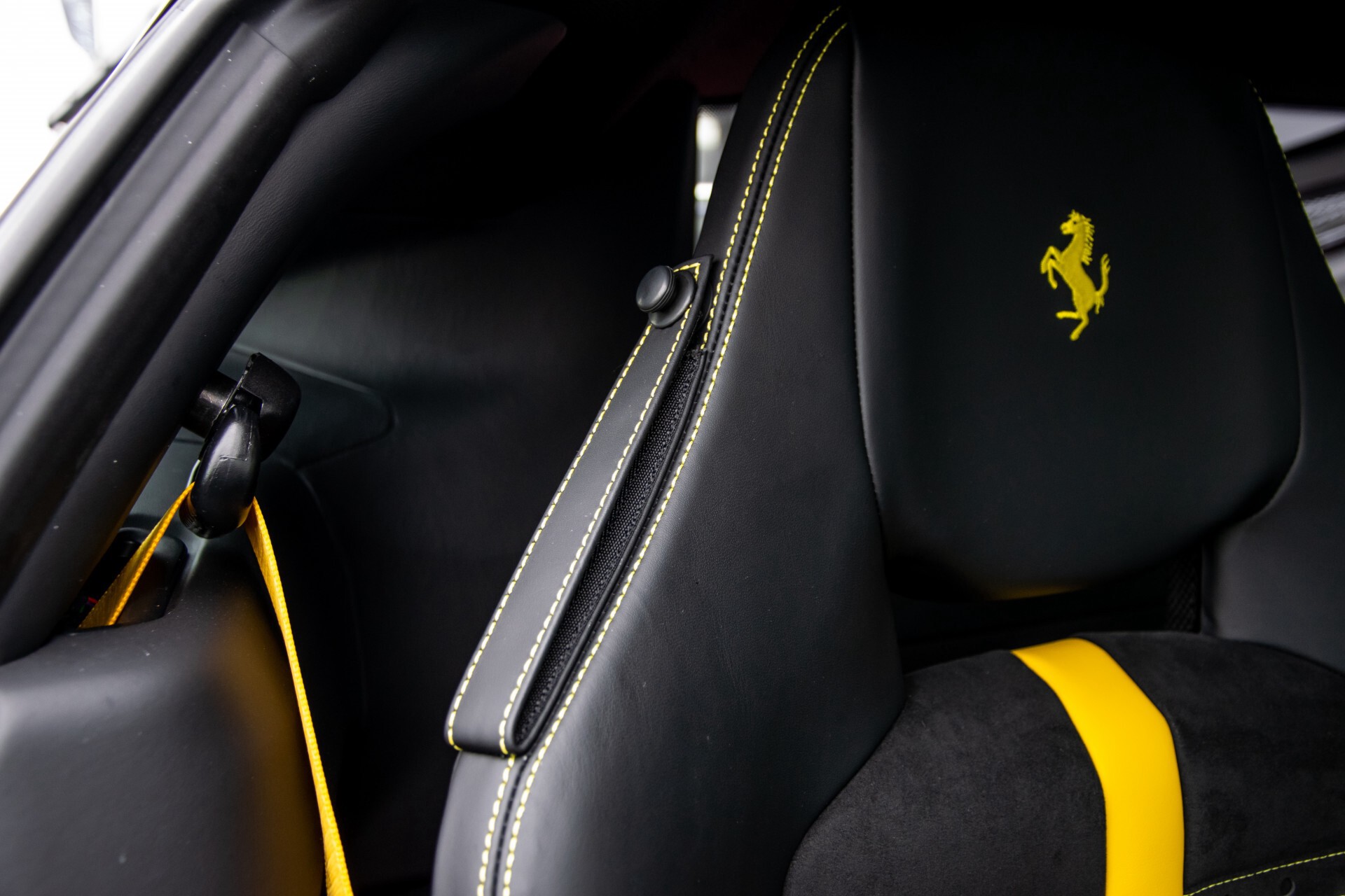 Ferrari F8 Tributo 3.9 V8 HELE Novitech Full Carbon/Lift/Racing Seats/Passenger Display/Hifi Foto 51