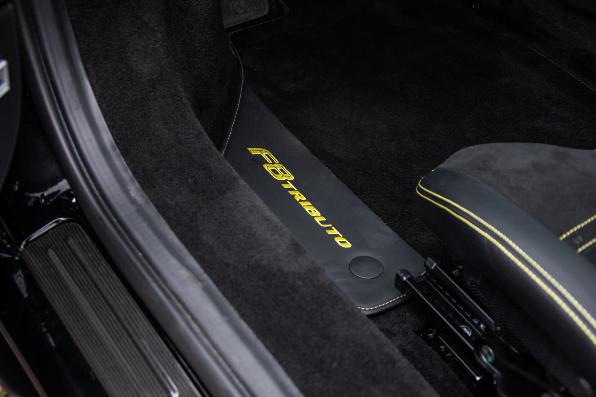 Ferrari F8 Tributo 3.9 V8 HELE Full Carbon/Lift/Racing Seats/Passenger Display/Hifi Foto 19