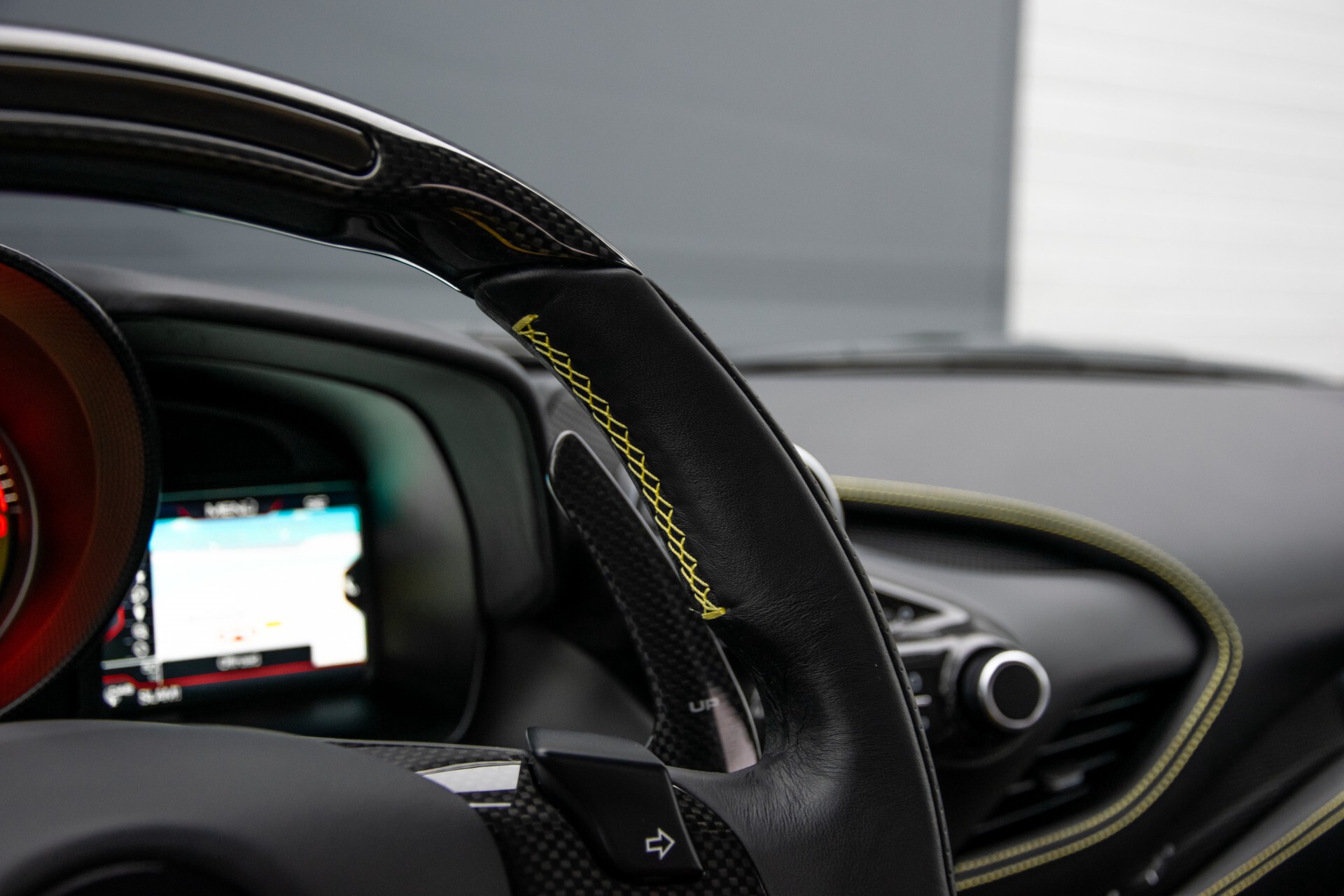 Ferrari F8 Tributo 3.9 V8 HELE Full Carbon/Lift/Racing Seats/Passenger Display/Hifi Foto 29