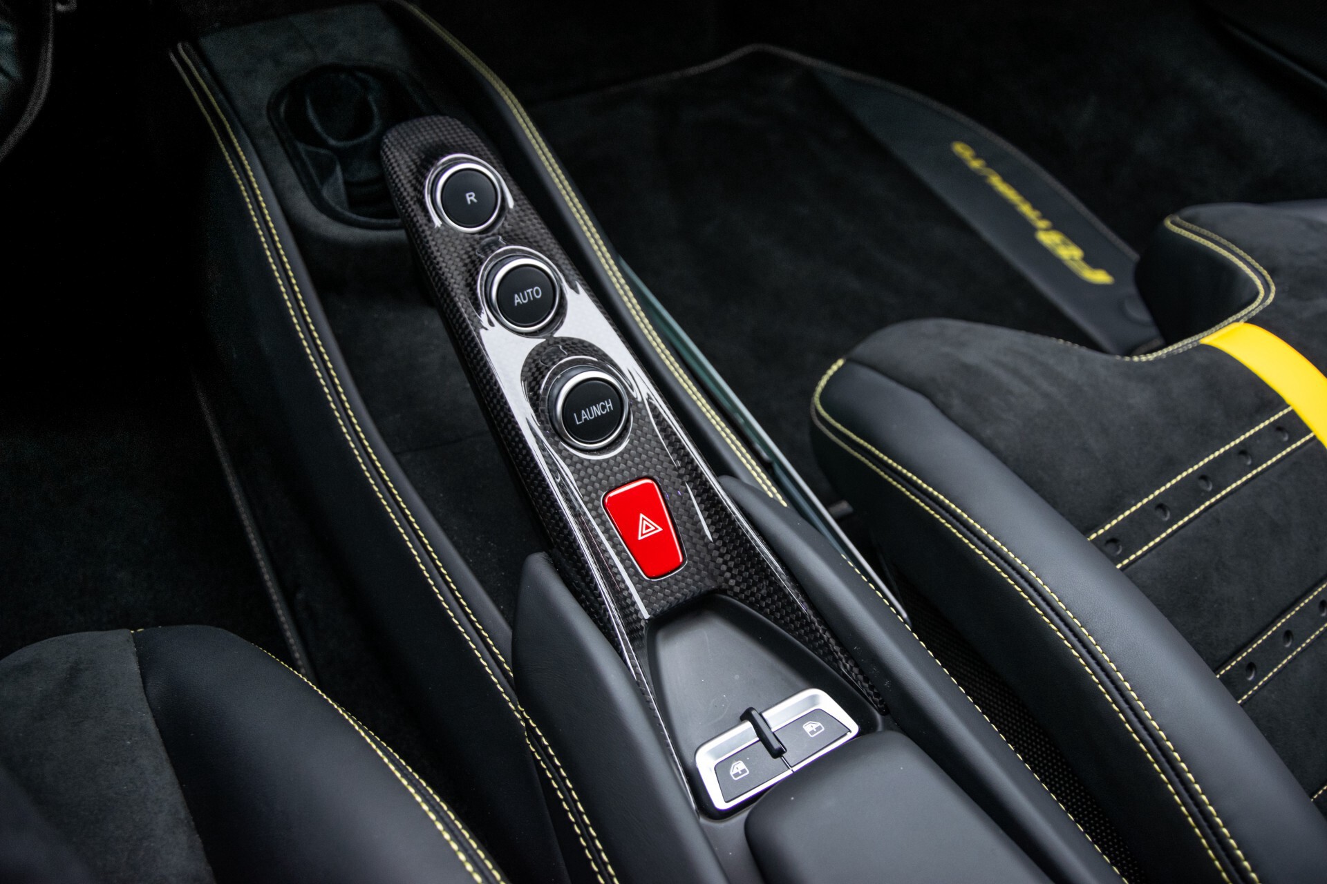 Ferrari F8 Tributo 3.9 V8 HELE Full Carbon/Lift/Racing Seats/Passenger Display/Hifi Foto 45