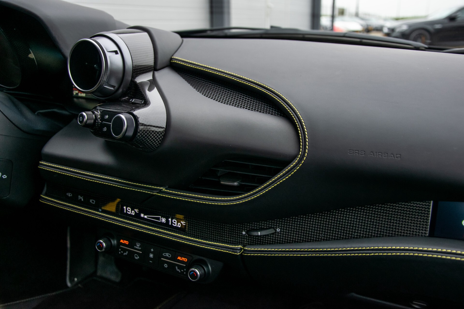 Ferrari F8 Tributo 3.9 V8 HELE Full Carbon/Lift/Racing Seats/Passenger Display/Hifi Foto 49