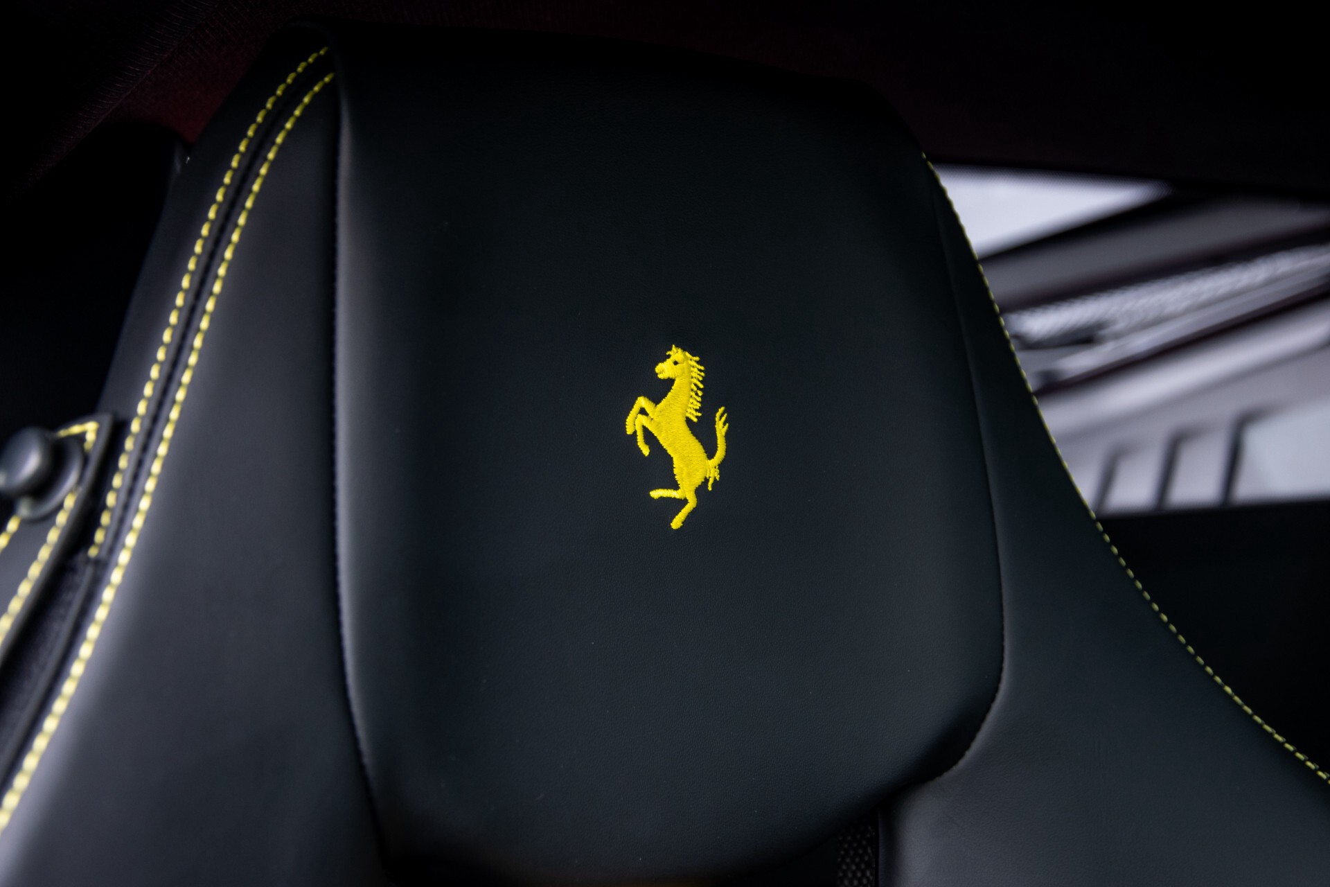 Ferrari F8 Tributo 3.9 V8 HELE Full Carbon/Lift/Racing Seats/Passenger Display/Hifi Foto 50