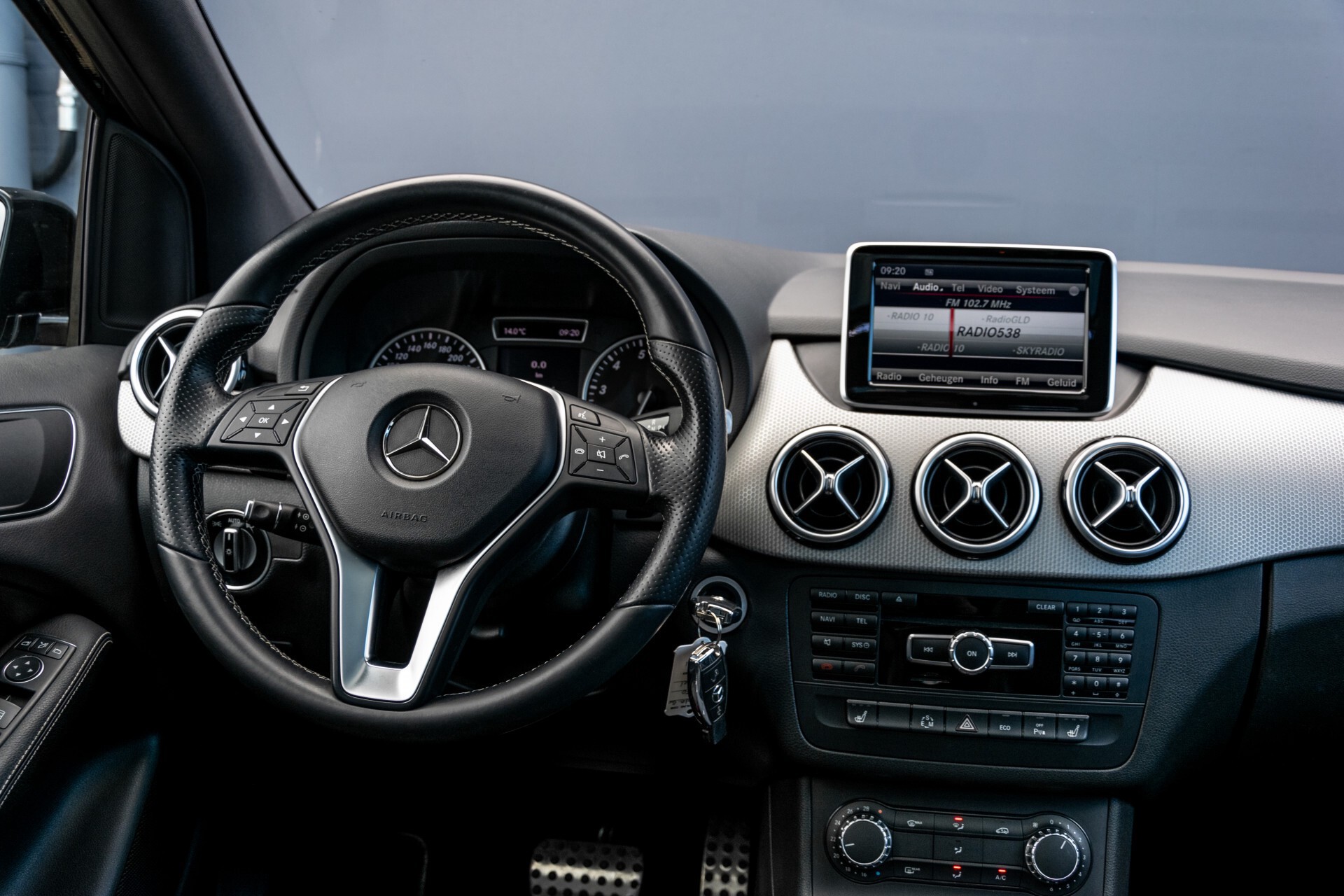 Mercedes-Benz B-Klasse 250 Sport Panorama/Comand/Bi-xenon/Night/Verw-stln Aut7 Foto 6