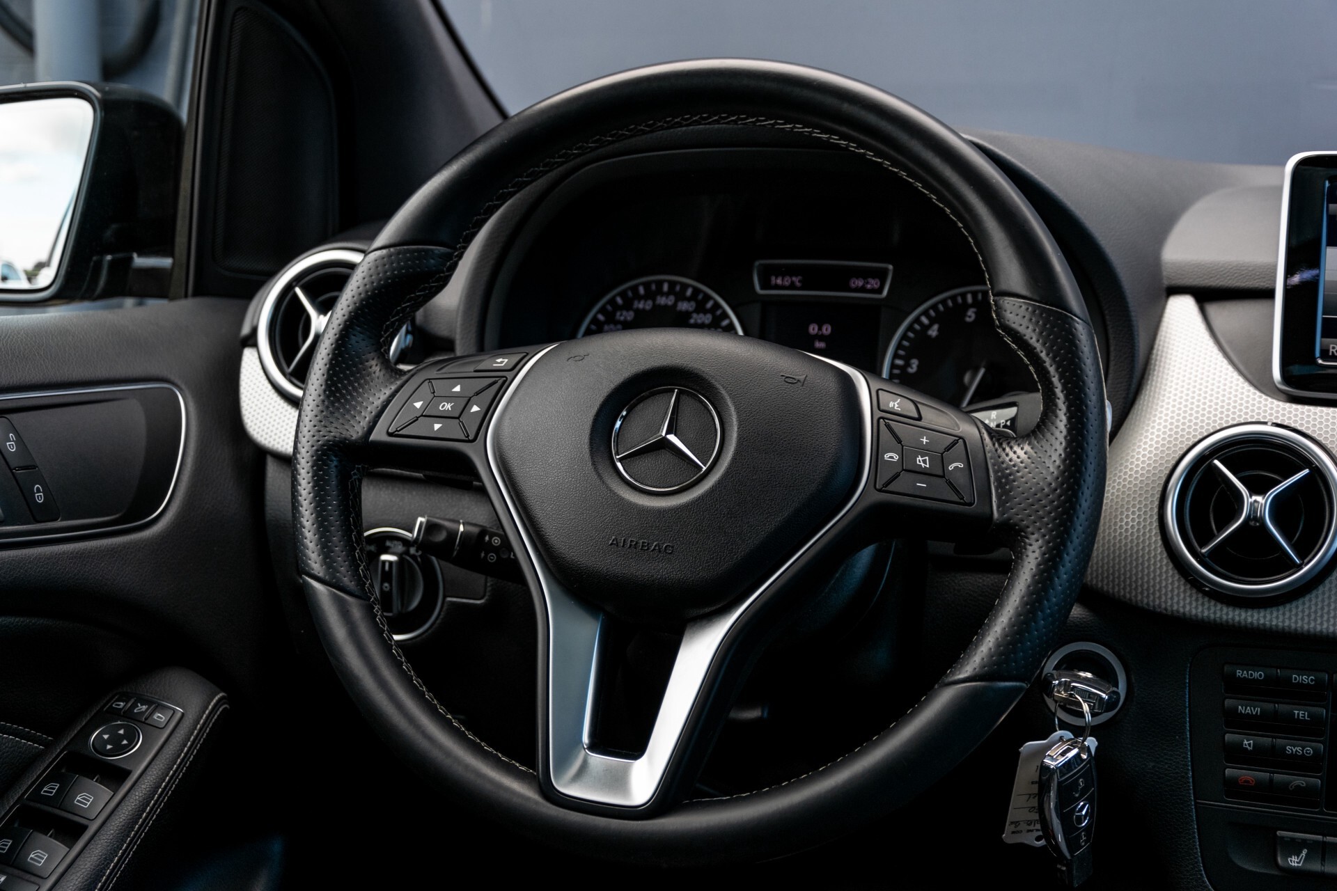Mercedes-Benz B-Klasse 250 Sport Panorama/Comand/Bi-xenon/Night/Verw-stln Aut7 Foto 7