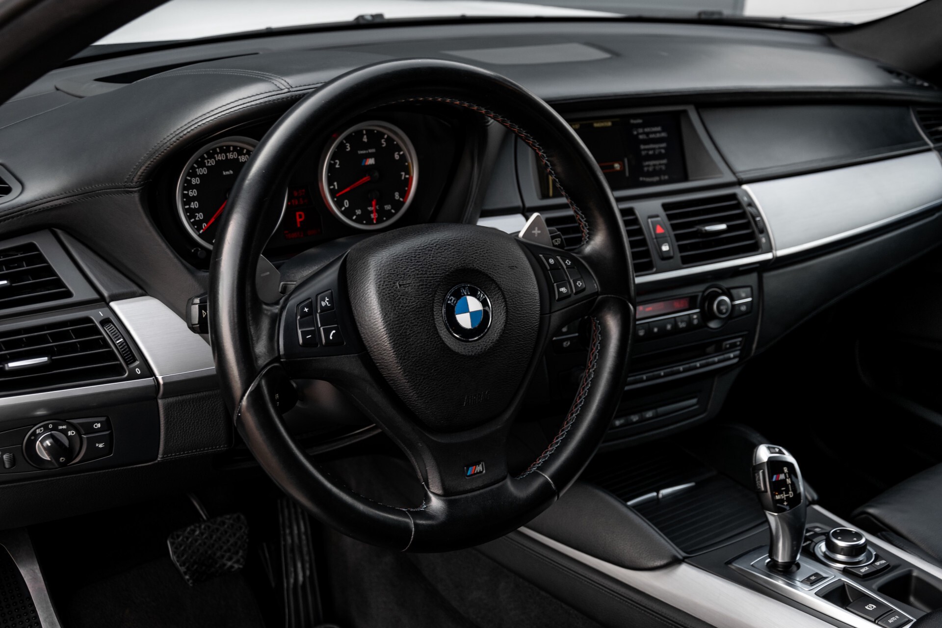 BMW X6 4.4i M Adaptive Drive/Driverspack/HUD/Dak/Mem/20" Aut8 Foto 16