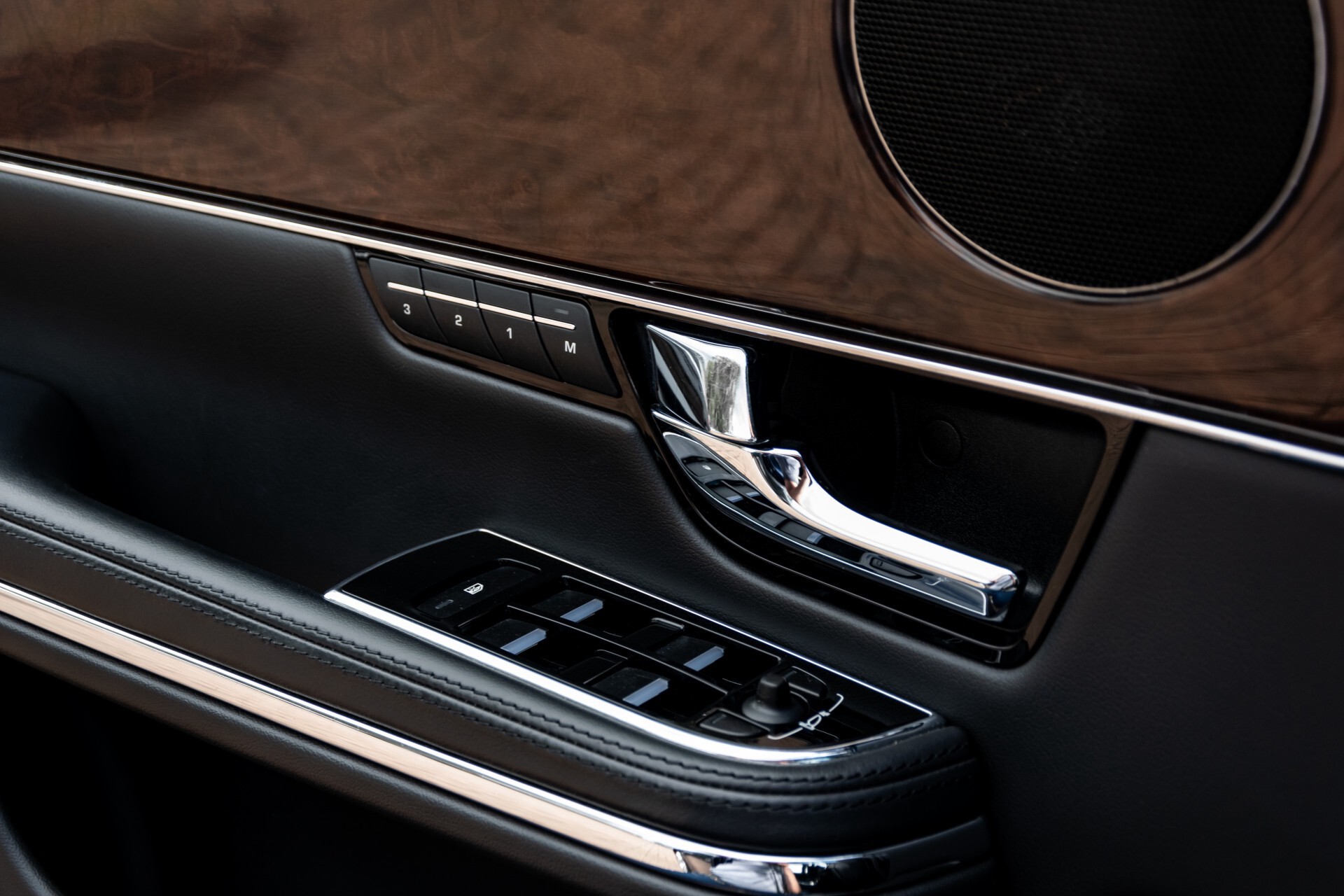 Jaguar XJ 3.0 V6D Premium Luxury Panorama/Stoelkoeling/Mem/Dealer OH Aut8 Foto 24
