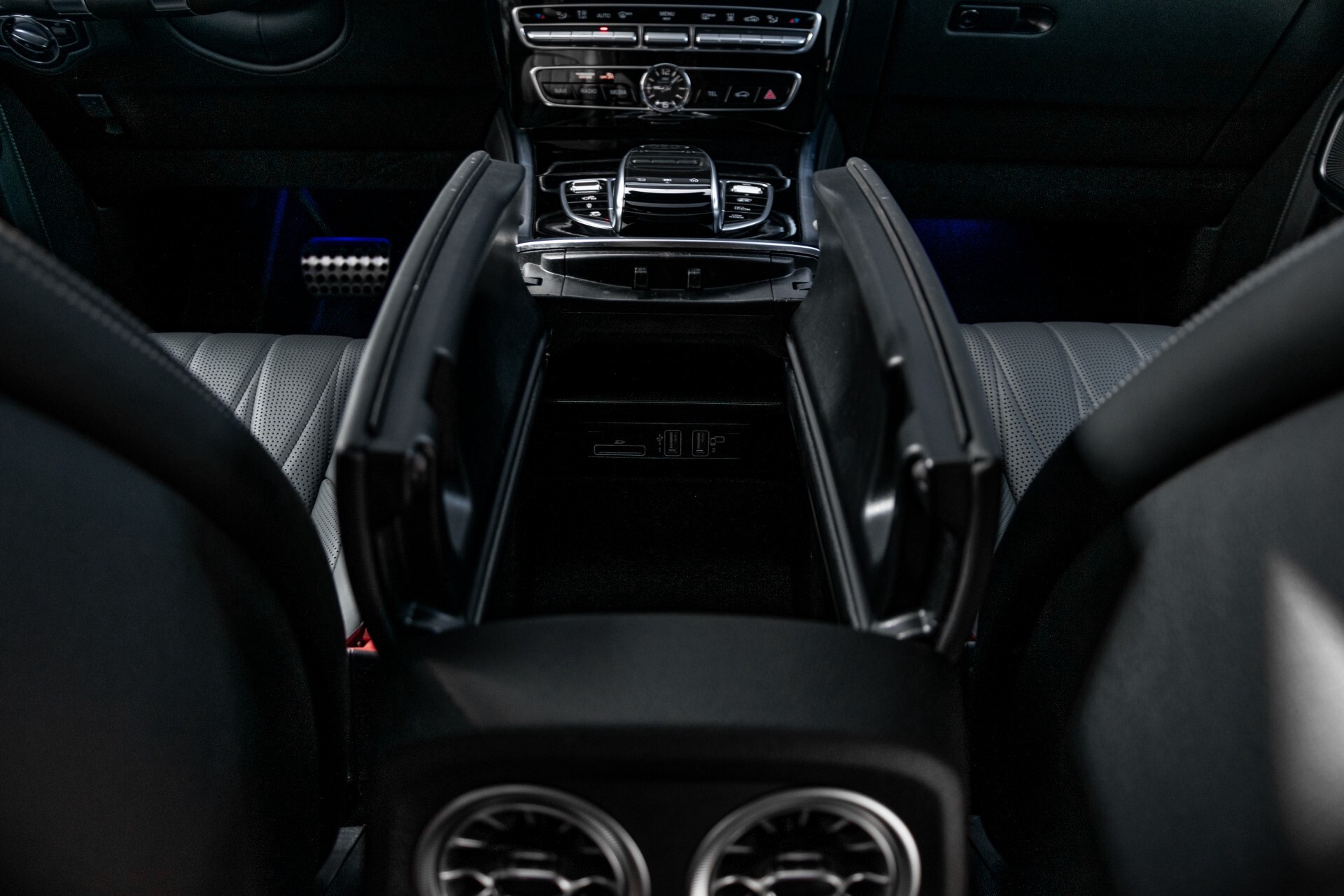 Mercedes-Benz G-Klasse 63 AMG Designo Night/Massage/Standkachel Aut9 Foto 70