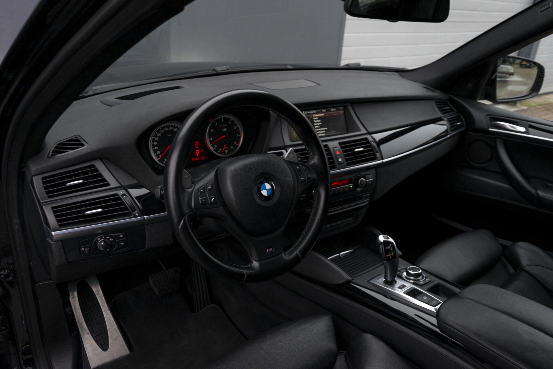 BMW X5 4.4i V8 M GRIJS KENTEKEN Aut6 . Foto 10