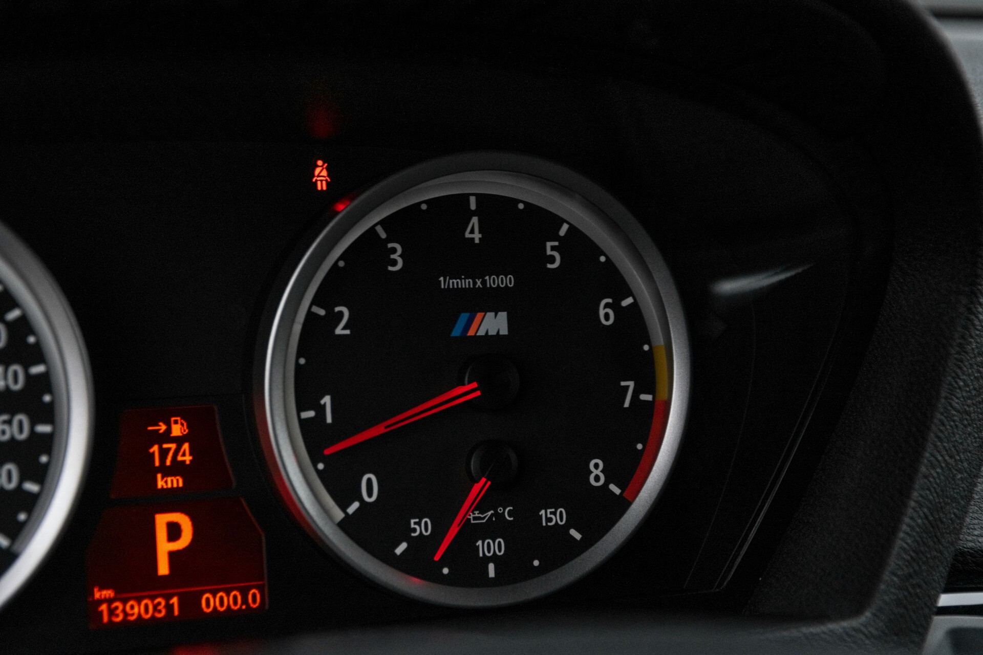 BMW X5 4.4i V8 M GRIJS KENTEKEN Aut6 . Foto 38