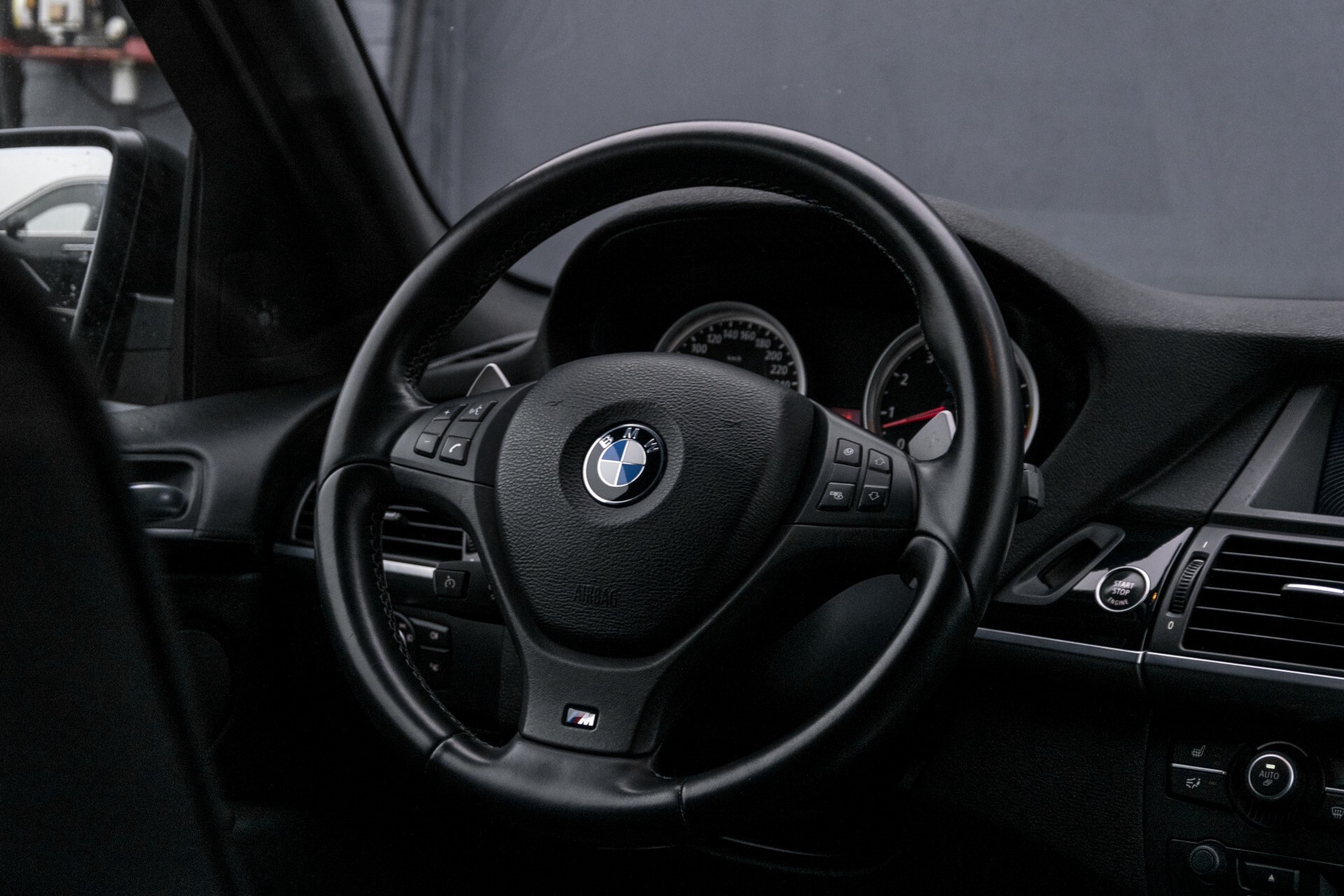 BMW X5 4.4i V8 M GRIJS KENTEKEN Aut6 . Foto 7