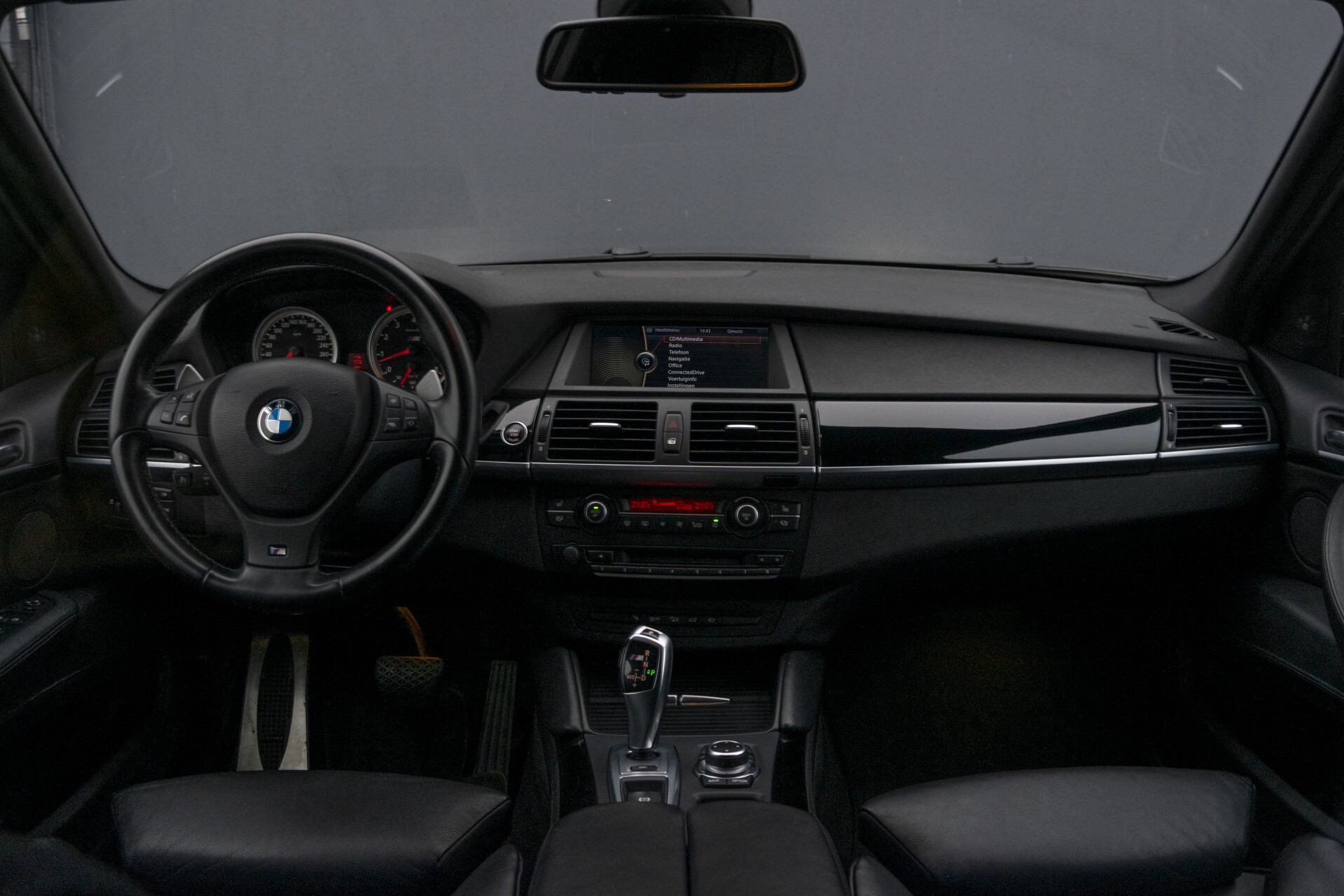 BMW X5 4.4i V8 M GRIJS KENTEKEN Aut6 . Foto 8