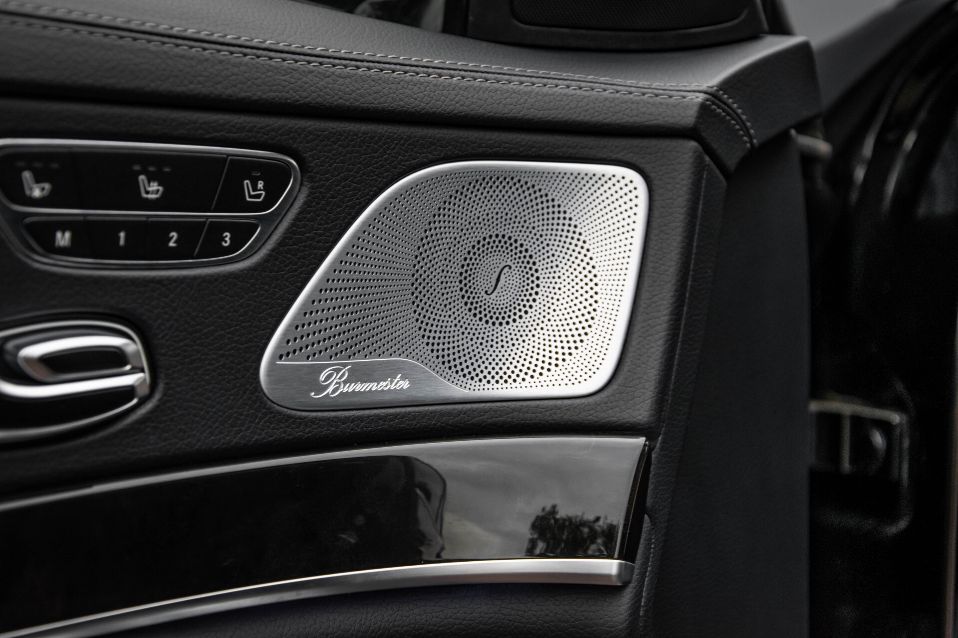 Mercedes-Benz S-Klasse 500 4-M AMG Panorama/Standkachel/Massage/Entertainment/TV Aut7 Foto 25