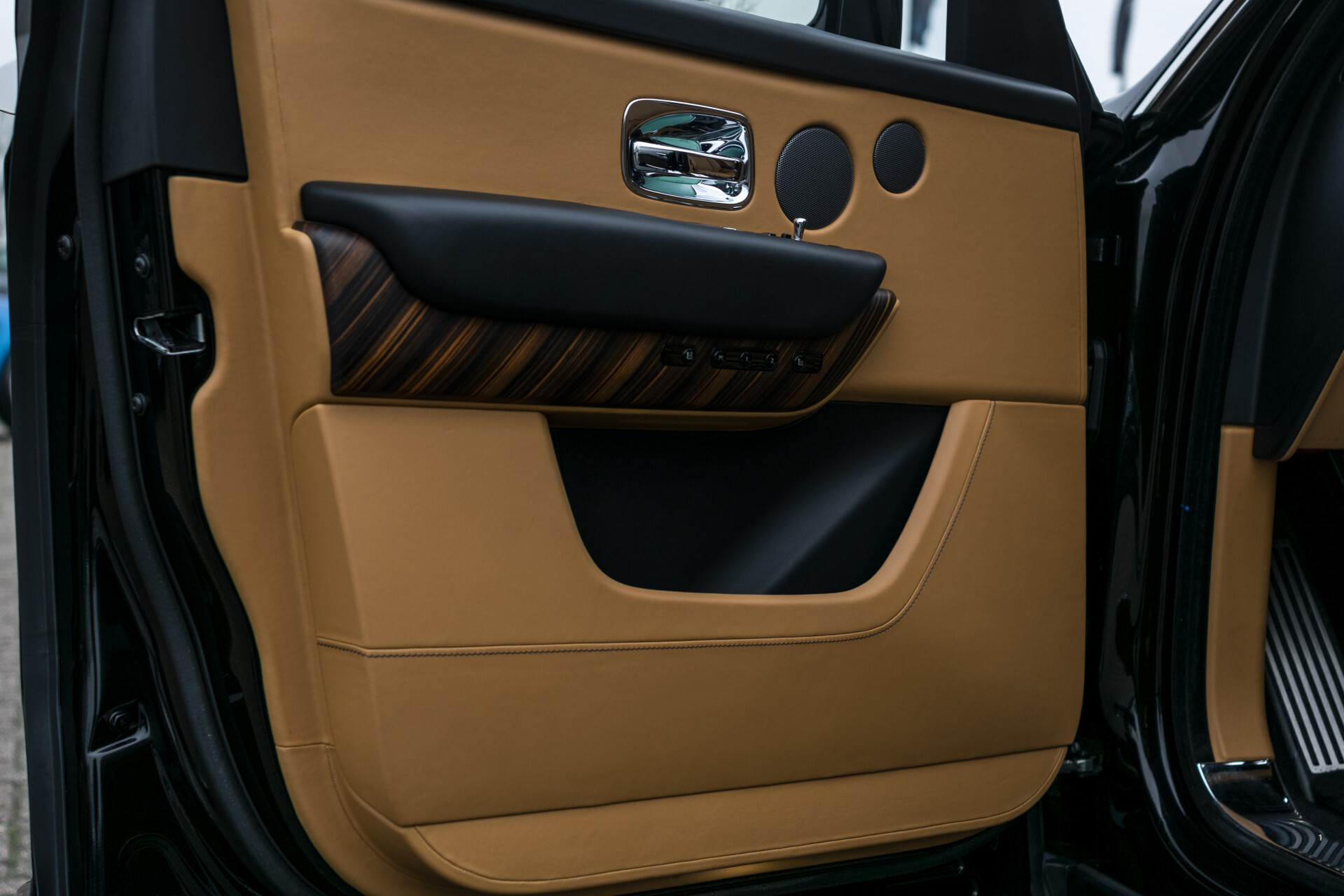 Rolls-Royce Cullinan 6.75 V12 Driving Assistant|Entertainment|Klaptafels|Panorama|Sterrenhemel|Mansory|5-persoons Foto 10