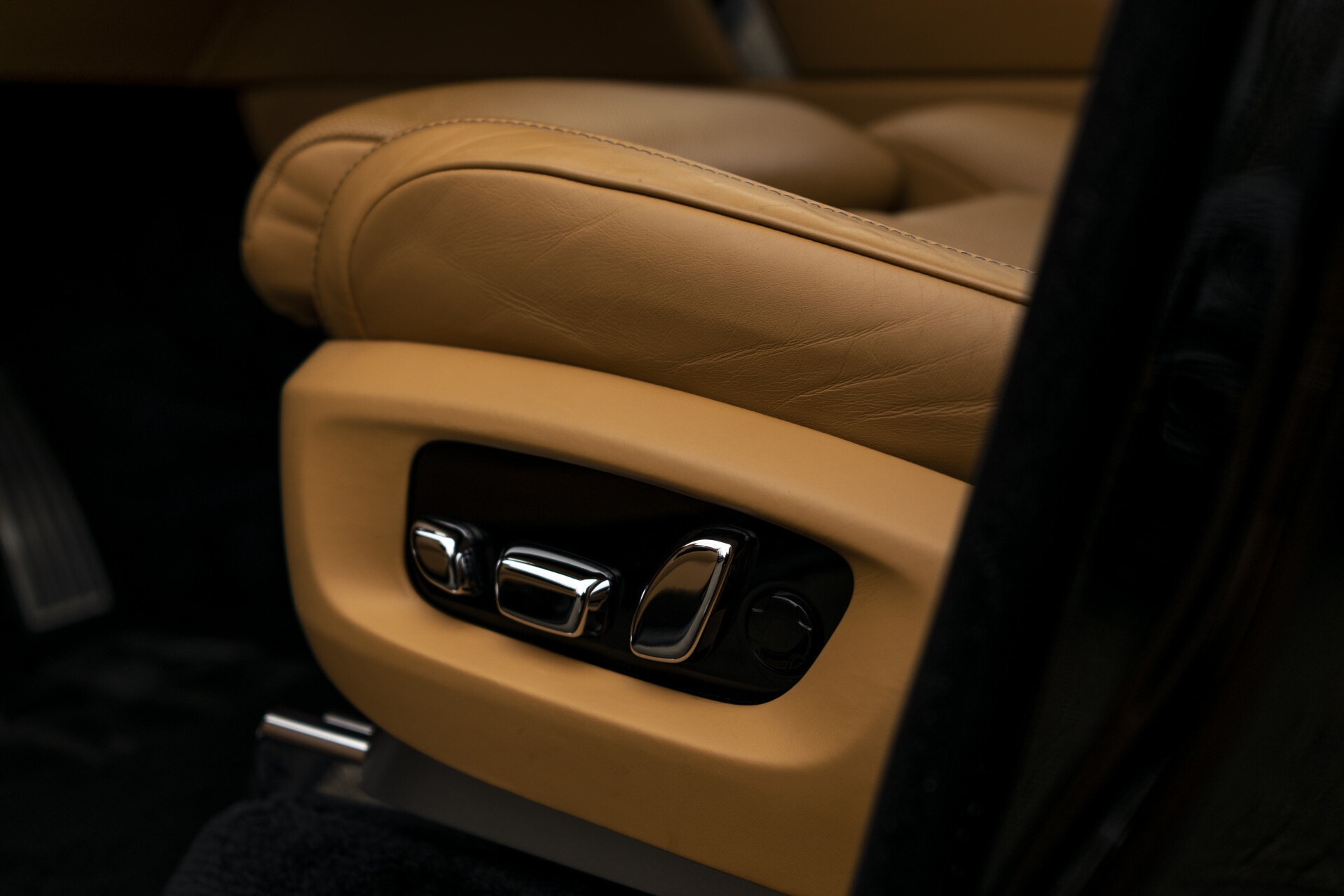 Rolls-Royce Cullinan 6.75 V12 Driving Assistant|Entertainment|Klaptafels|Panorama|Sterrenhemel|Mansory|5-persoons Foto 19