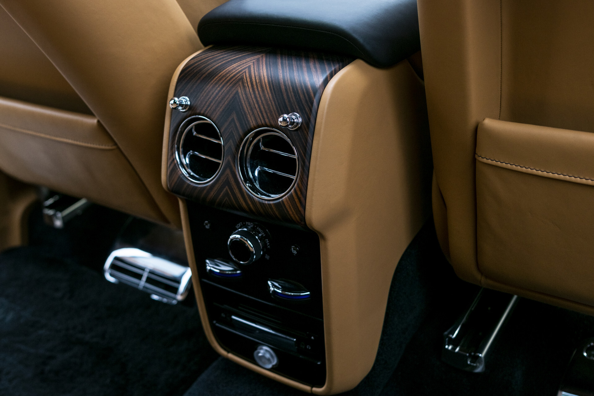 Rolls-Royce Cullinan 6.75 V12 Driving Assistant|Entertainment|Klaptafels|Panorama|Sterrenhemel|Mansory|5-persoons Foto 48