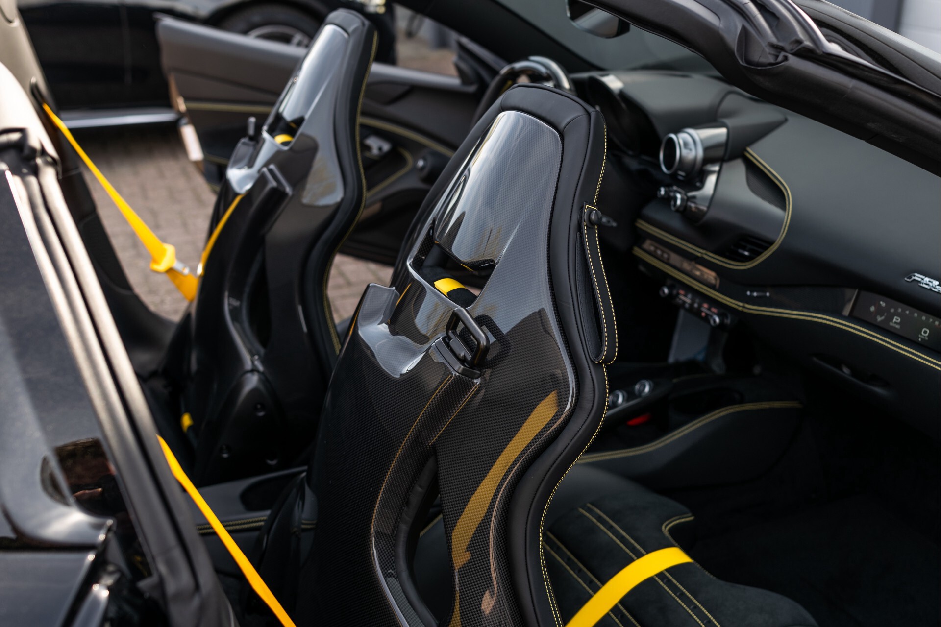 Ferrari F8 Spider 3.9 V8 HELE Full Carbon/Lift/Racing Seats/Passenger Display/Hifi Foto 32