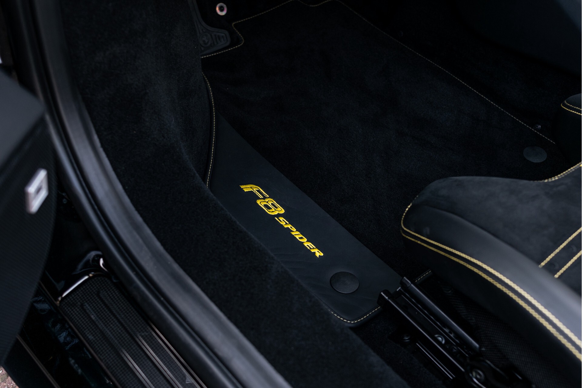 Ferrari F8 Spider 3.9 V8 HELE Full Carbon/Lift/Racing Seats/Passenger Display/Hifi Foto 35