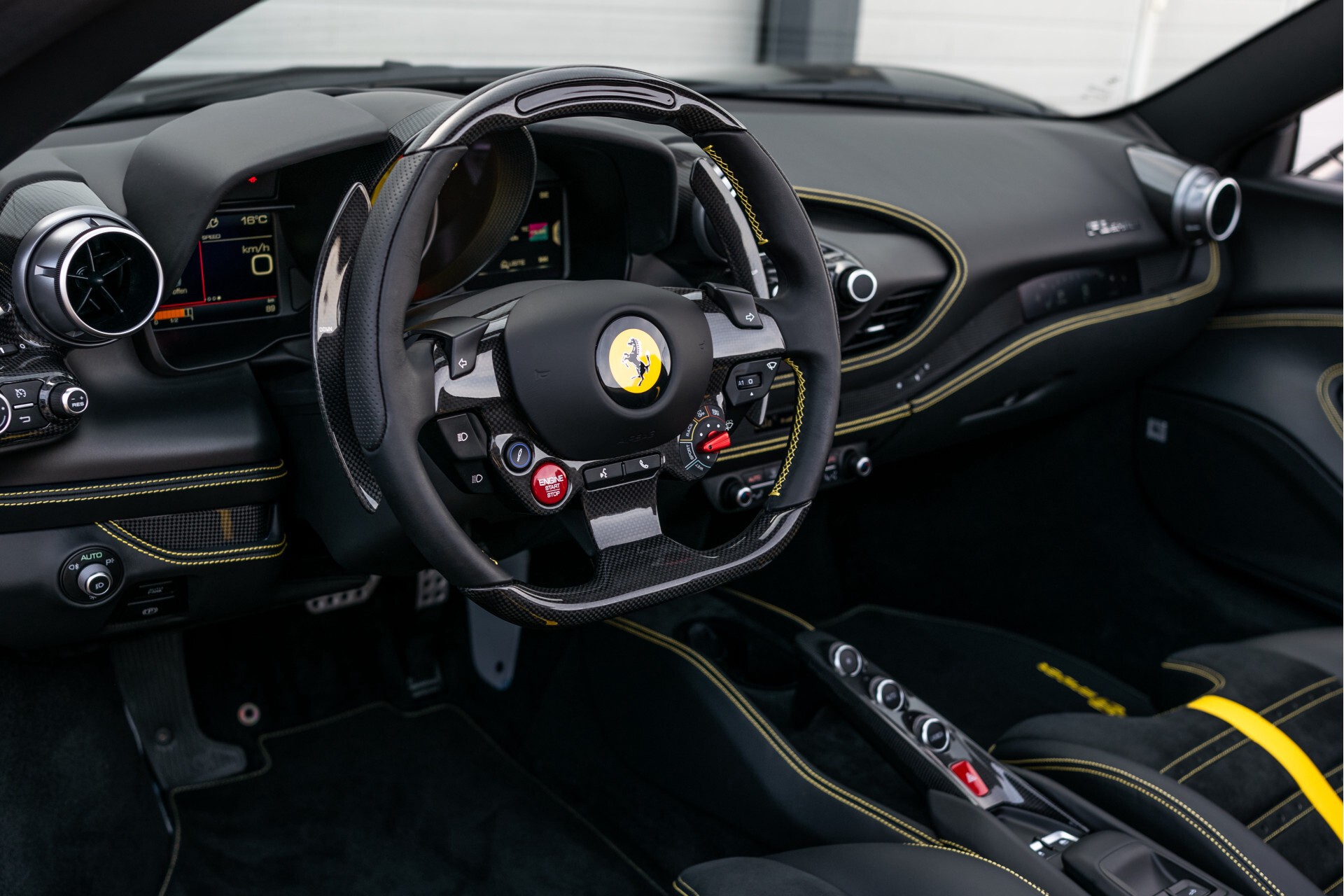 Ferrari F8 Spider 3.9 V8 HELE Full Carbon/Lift/Racing Seats/Passenger Display/Hifi . Foto 36