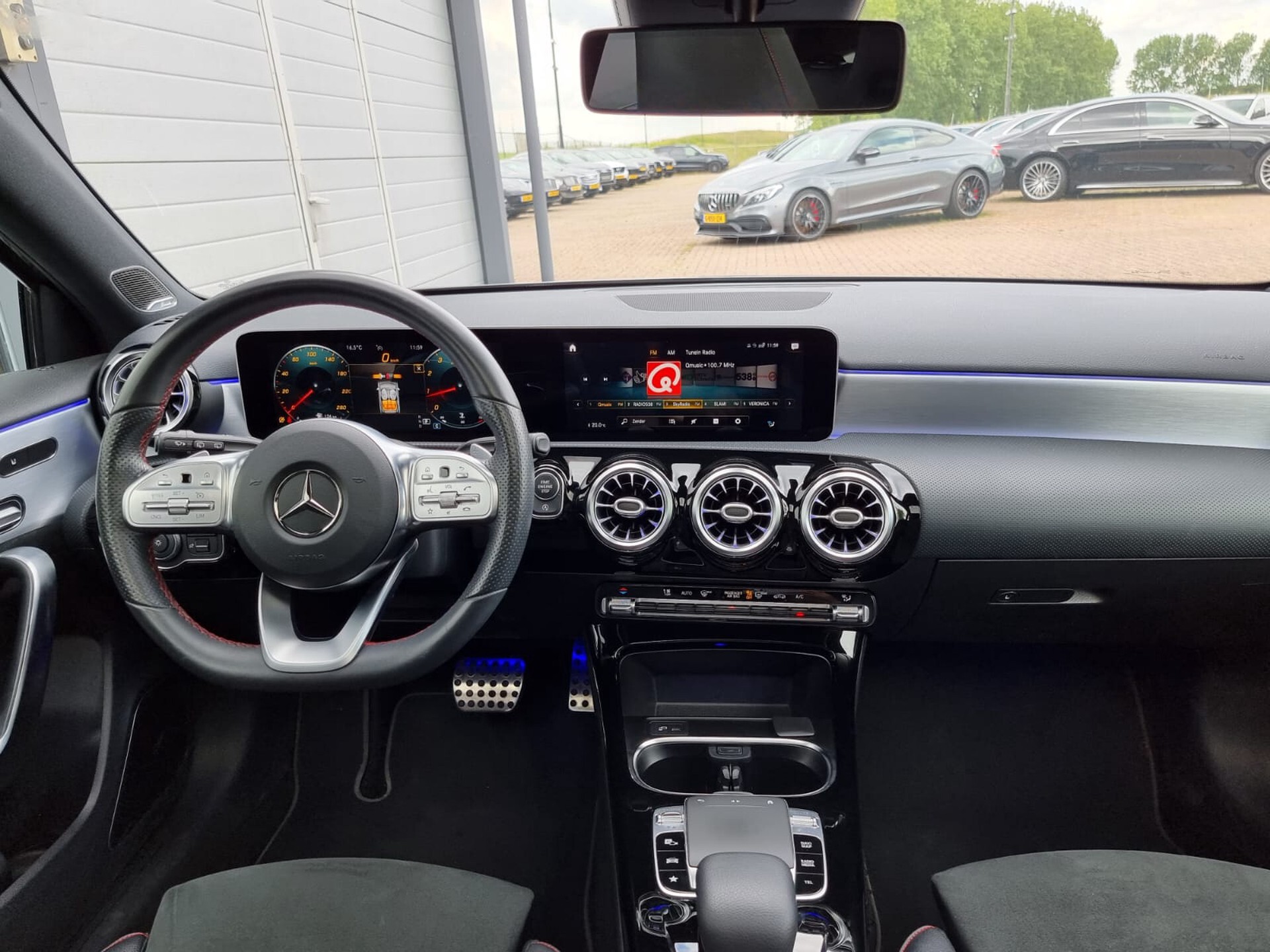 Mercedes-Benz A-Klasse 250 AMG Night/Panorama/Burmester/Camera/Sfeerverlichting/Memory Aut7 Foto 11